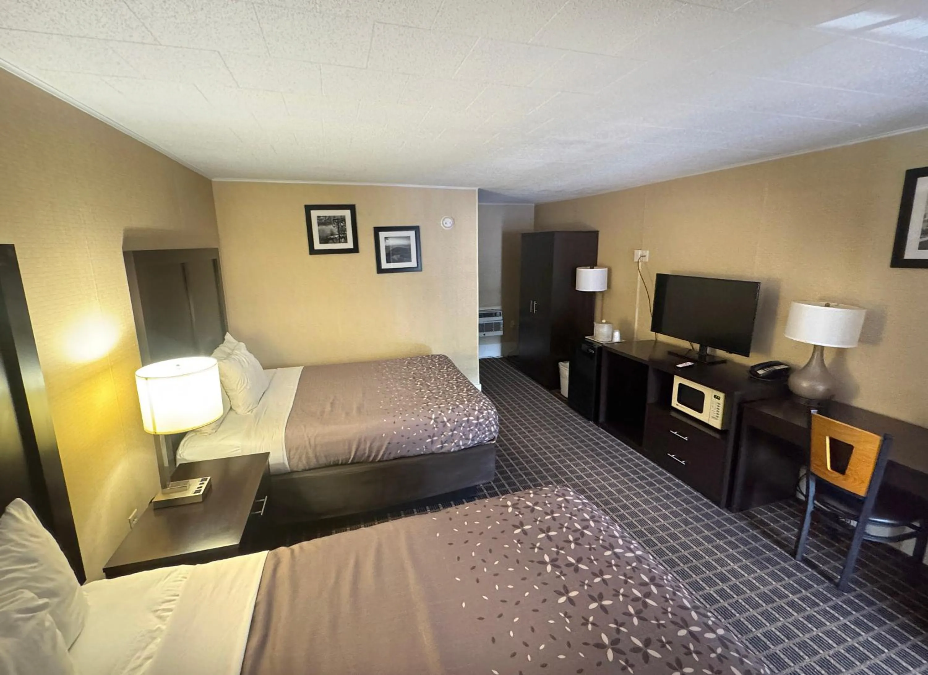 Bed in Castlewood Inn