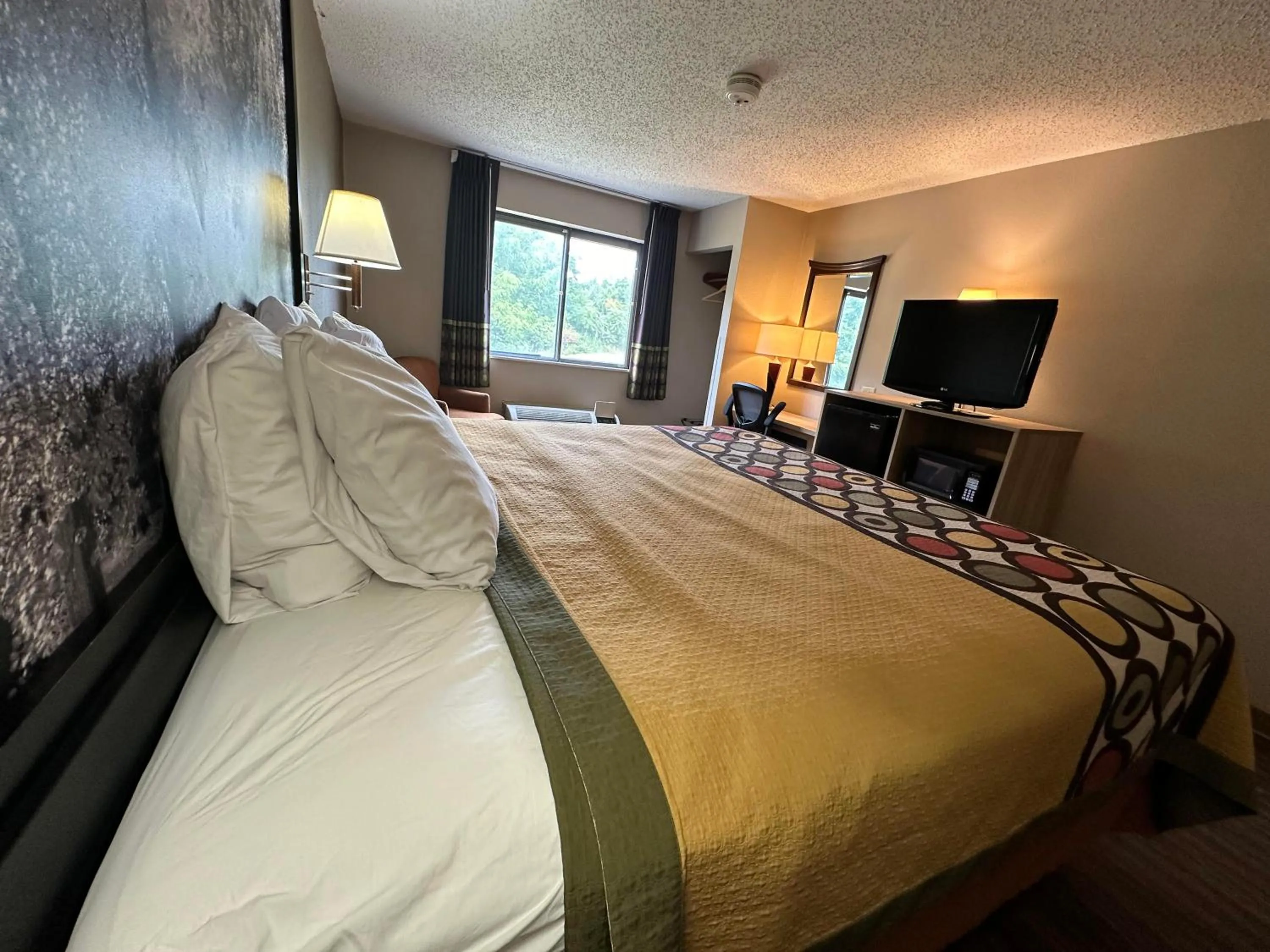 Bed in Super 8 by Wyndham Allentown Kutztown Area