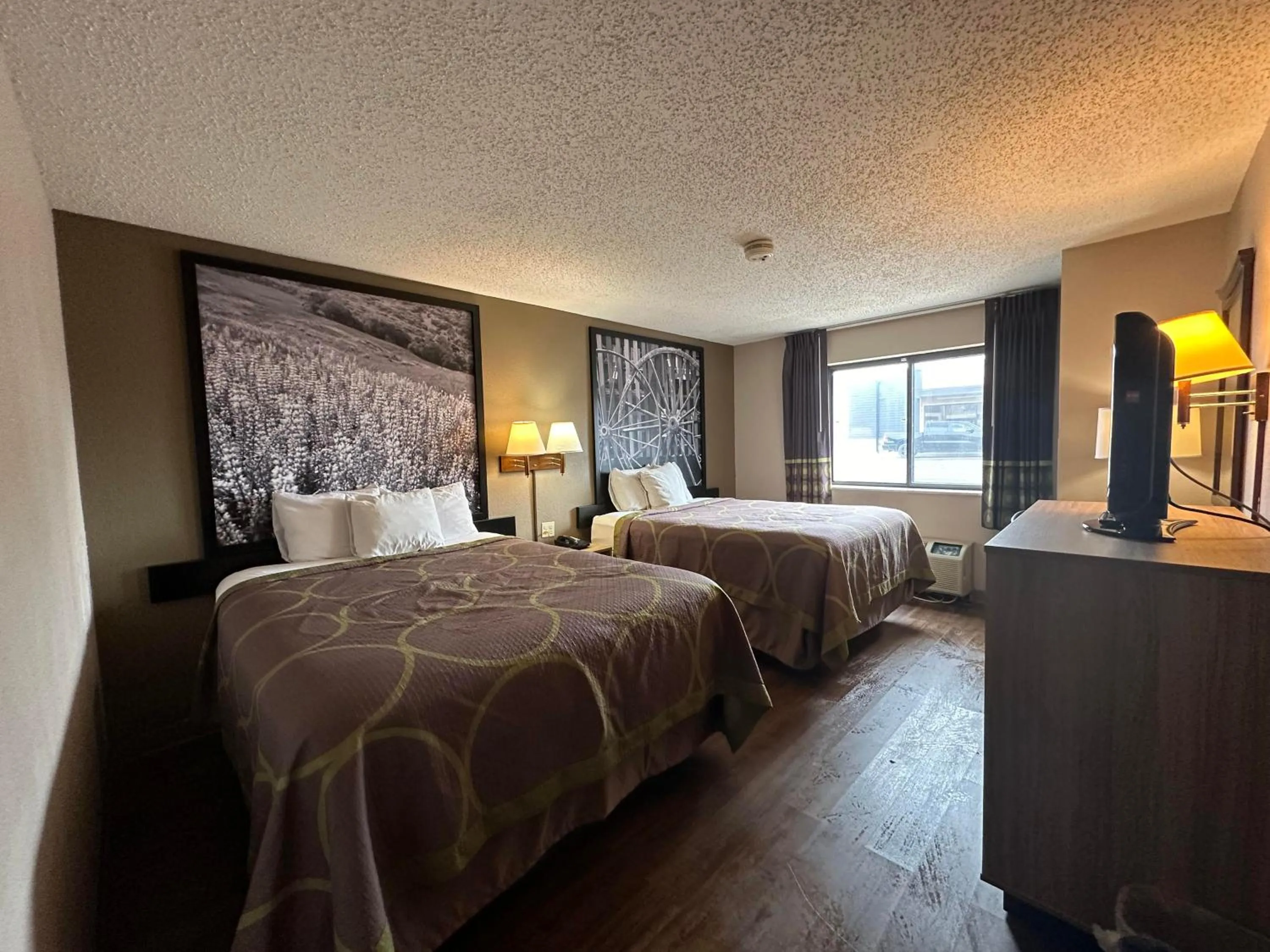 Bedroom, Bed in Super 8 by Wyndham Allentown Kutztown Area