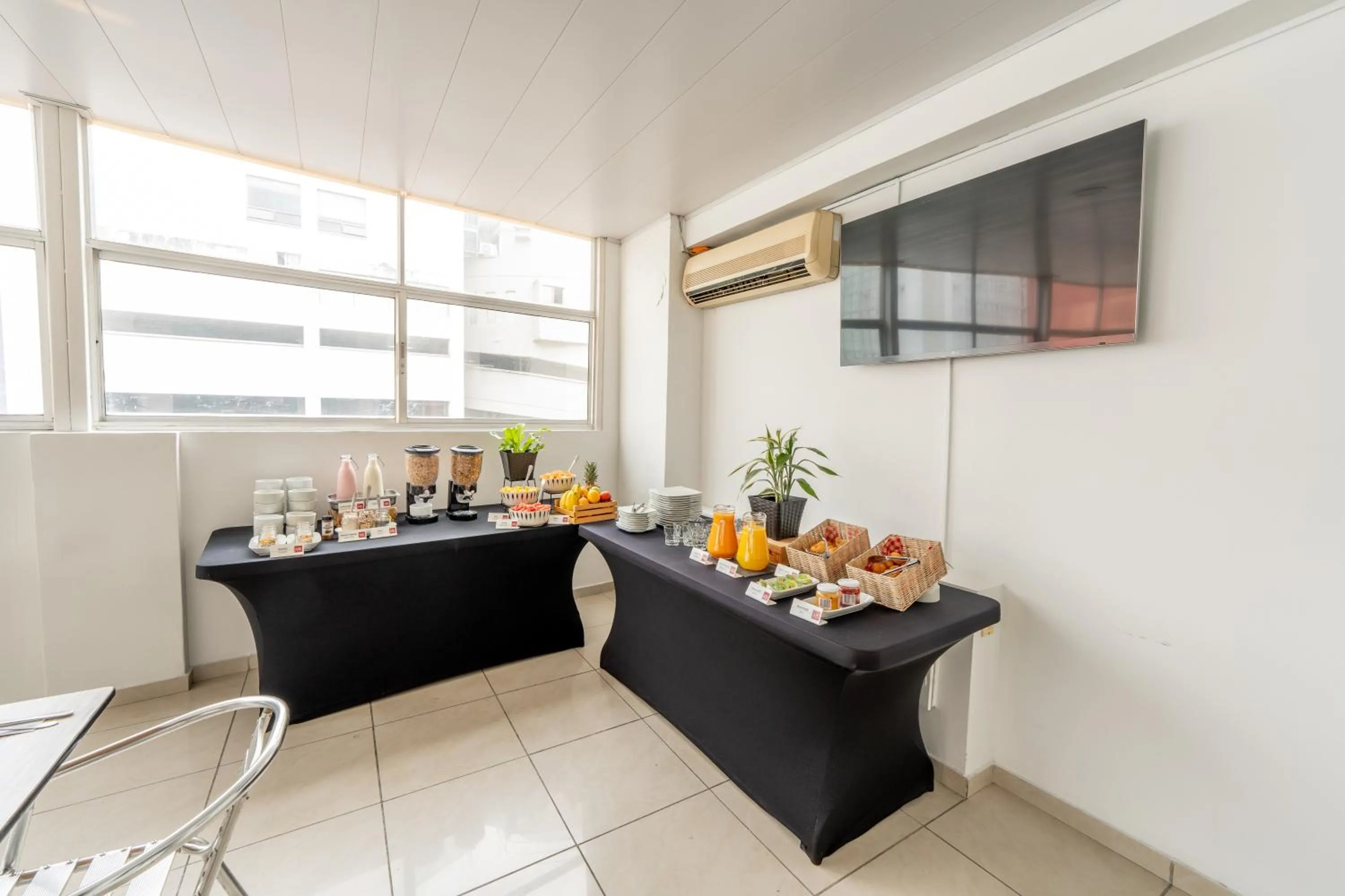 Breakfast in Basic Hotel Centenario by Hoteles MS