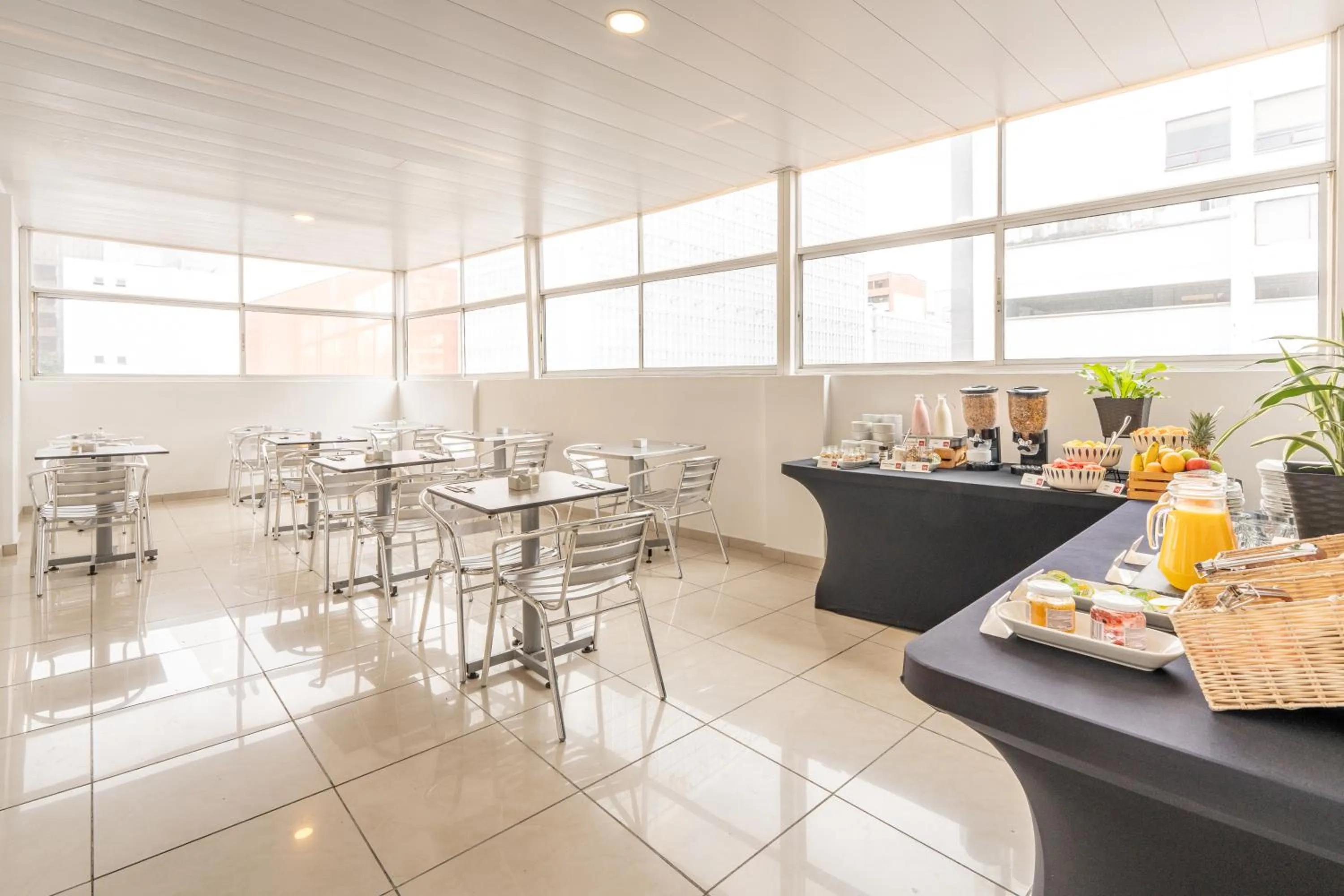 Breakfast in Basic Hotel Centenario by Hoteles MS