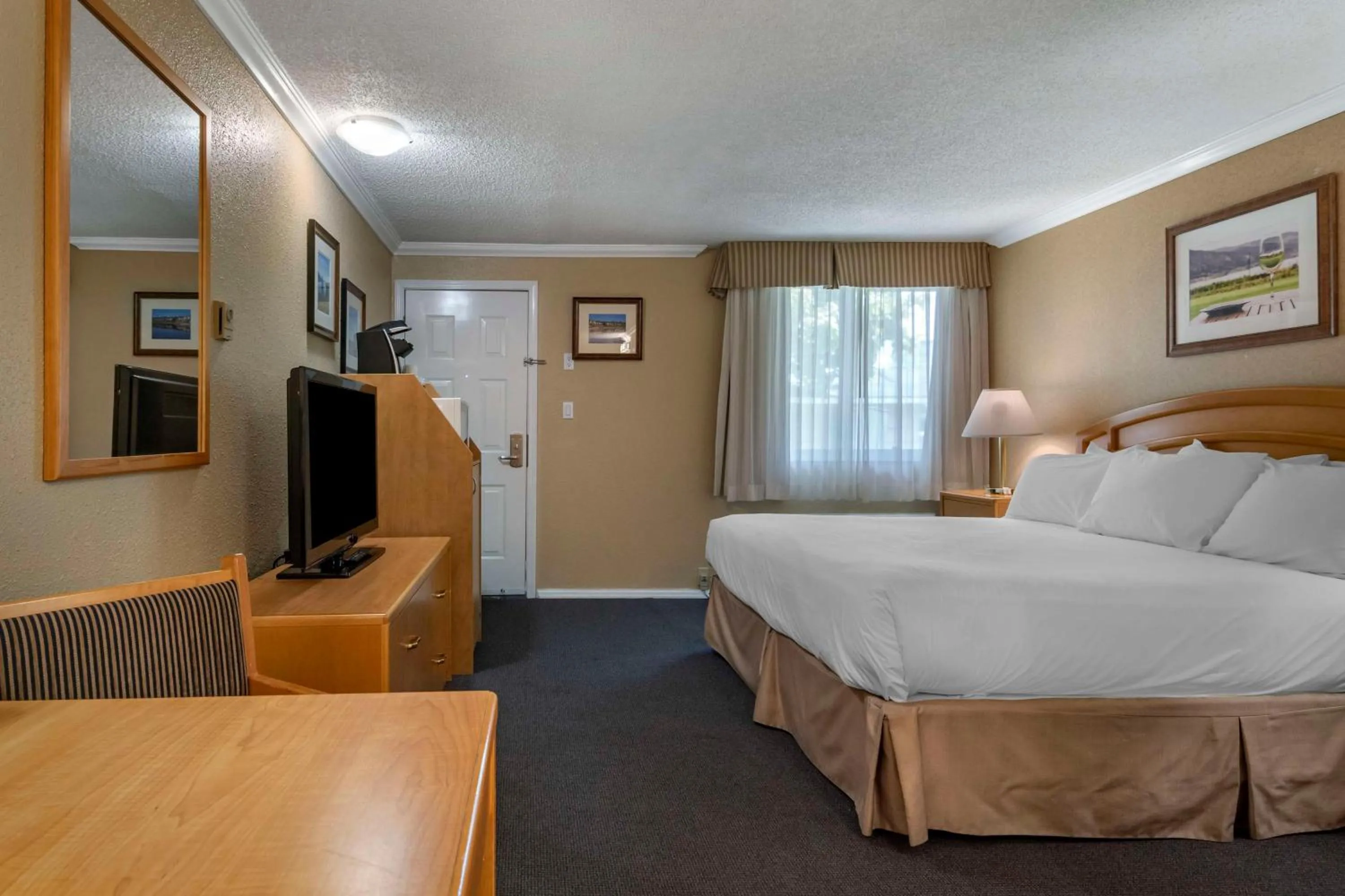 Bedroom, Bed in Best Western Inn at Penticton