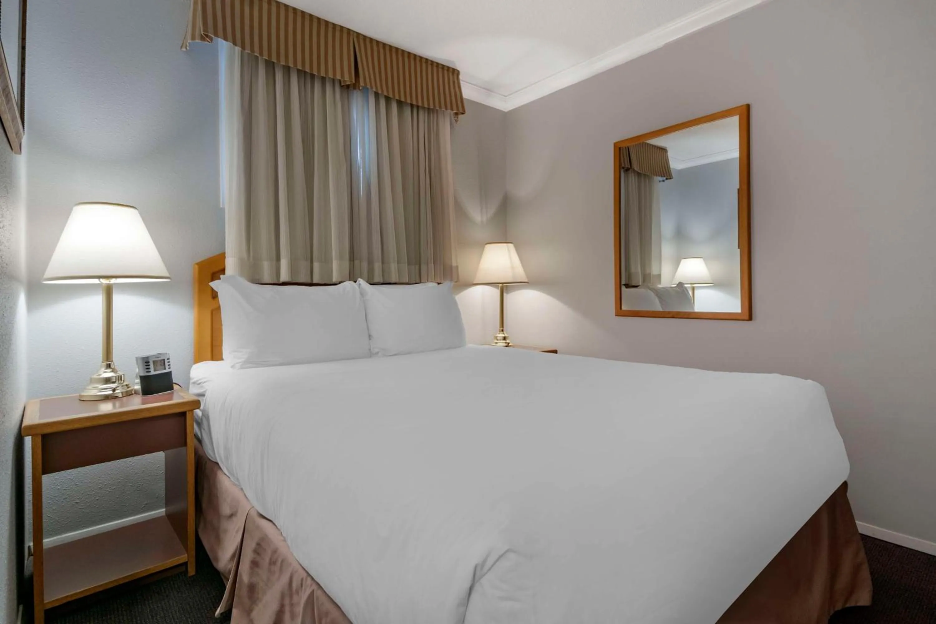 Bedroom, Bed in Best Western Inn at Penticton