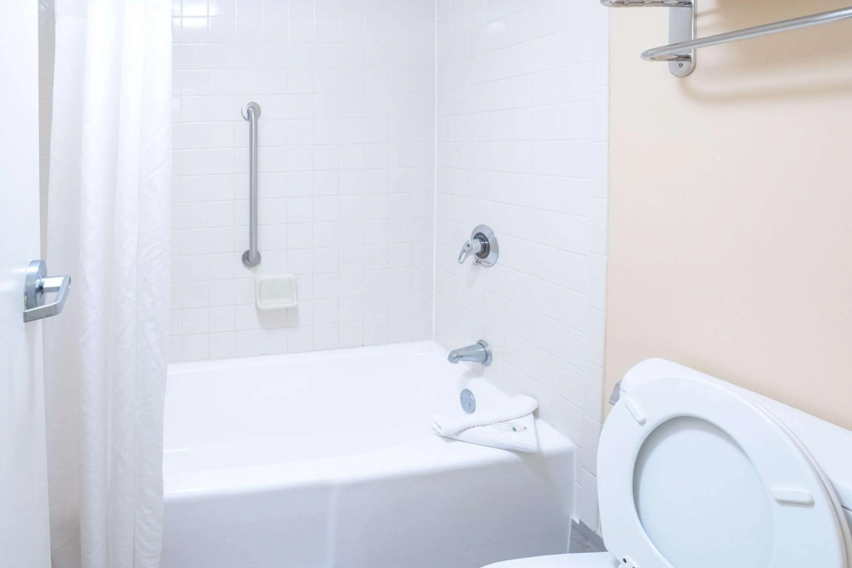 Bedroom in Quality Inn Palm Beach International Airport