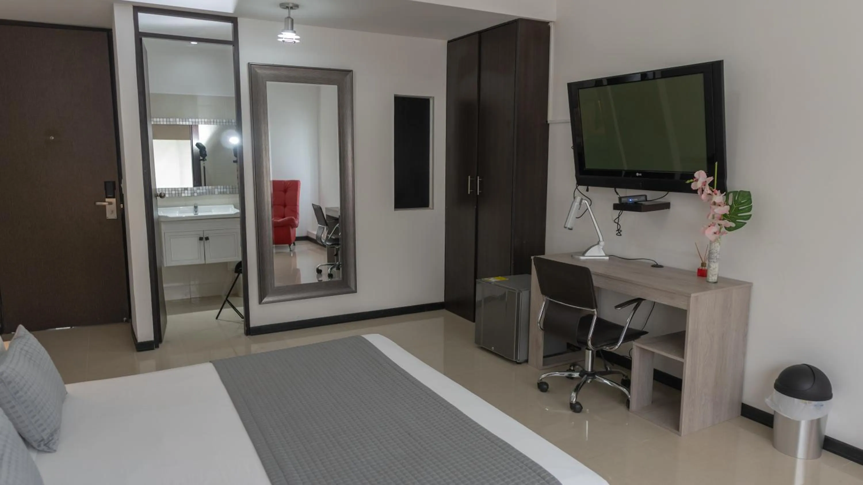 Bed in Basic Hotel Chipichape by Hoteles MS