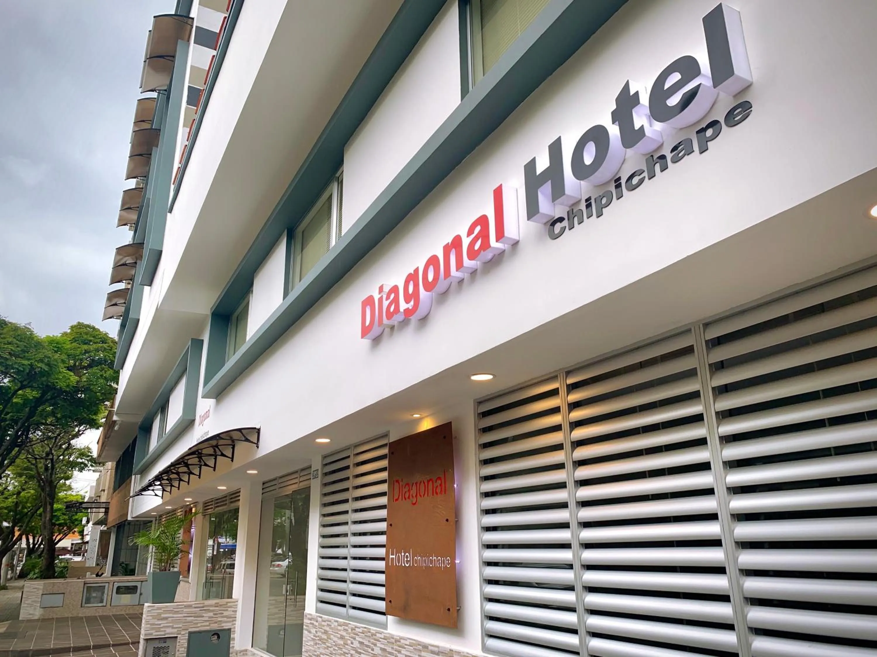 Property building in Basic Hotel Chipichape by Hoteles MS