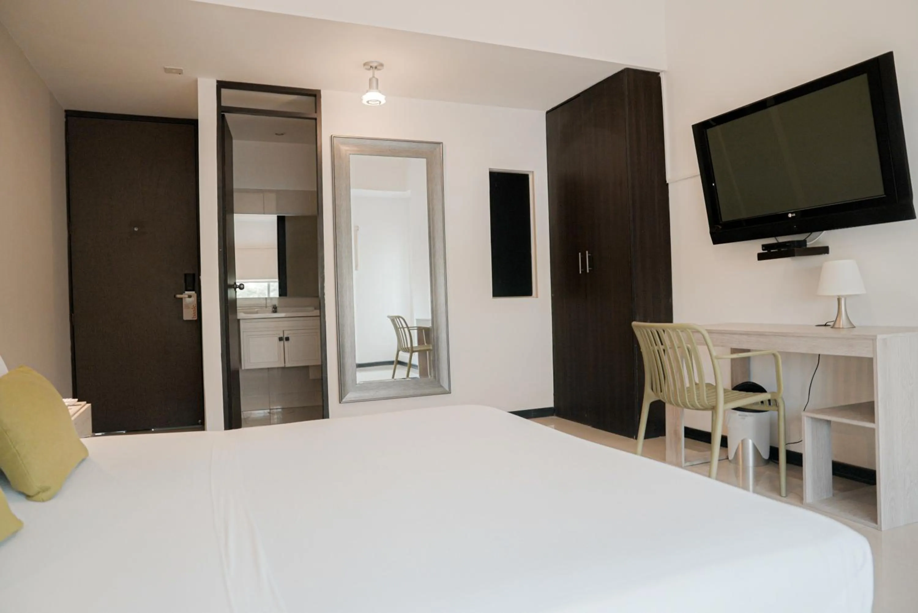 Bed in Basic Hotel Chipichape by Hoteles MS