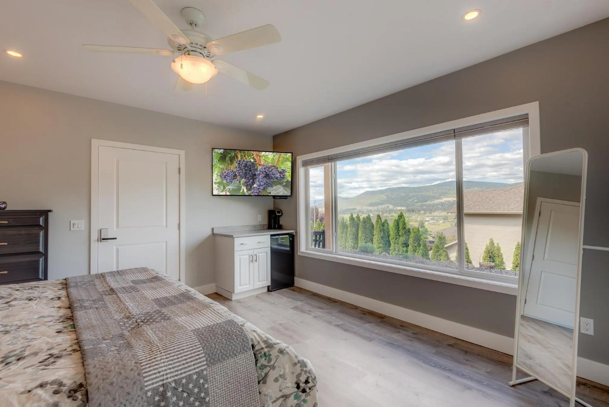 Summer, Bed in Adela's Bed and Breakfast