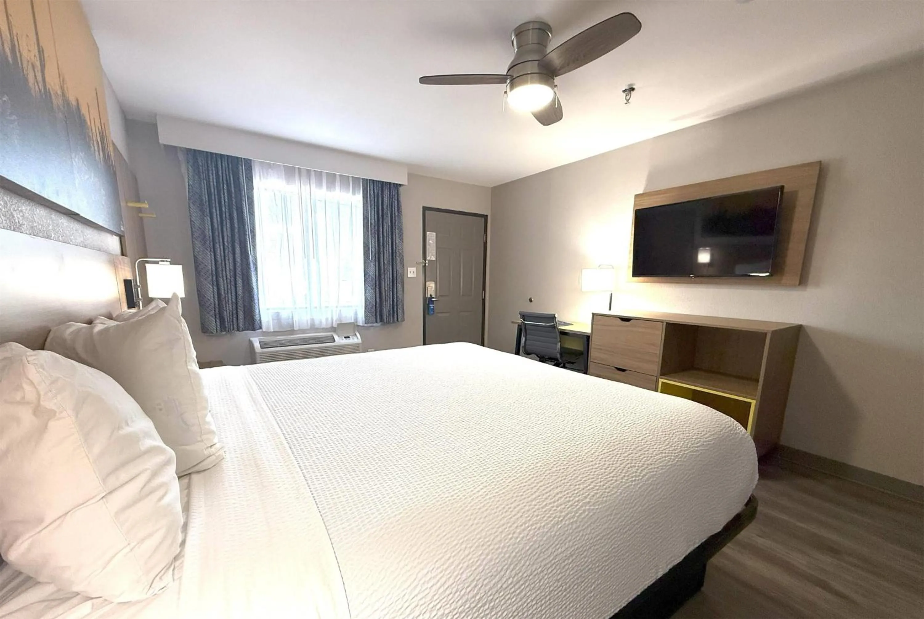 Photo of the whole room, Bed in Days Inn by Wyndham Yuma