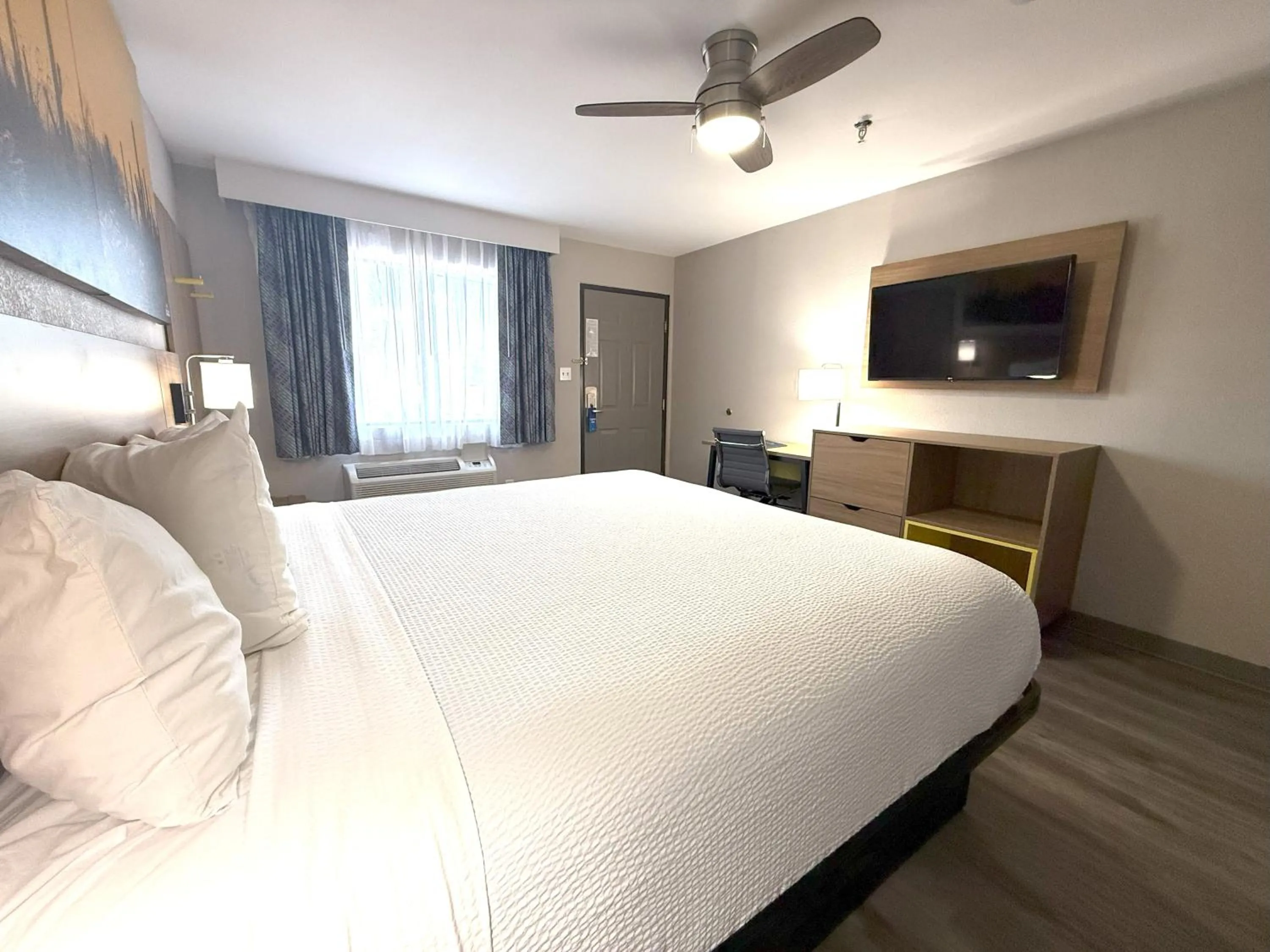 Bed in Days Inn by Wyndham Yuma