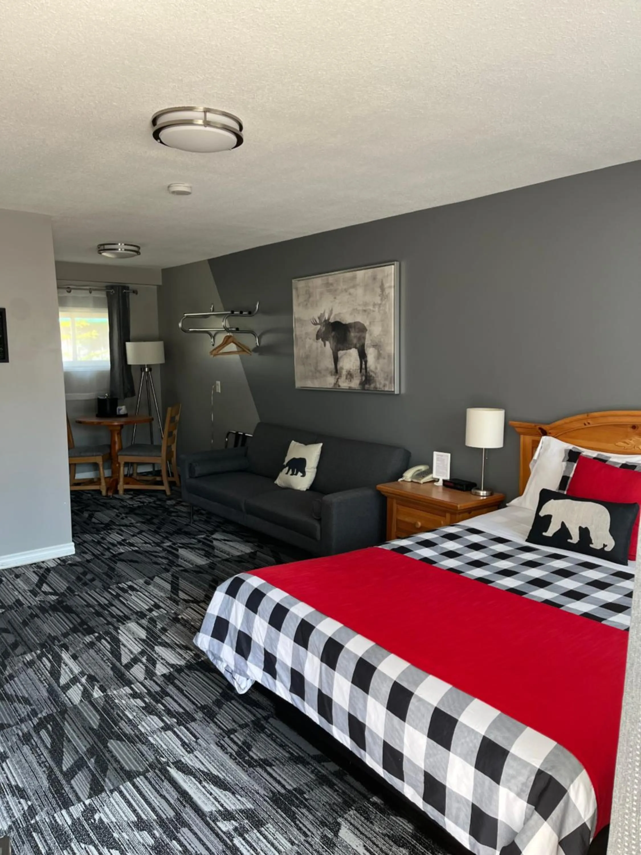 Bed in Mystic Isle Motel