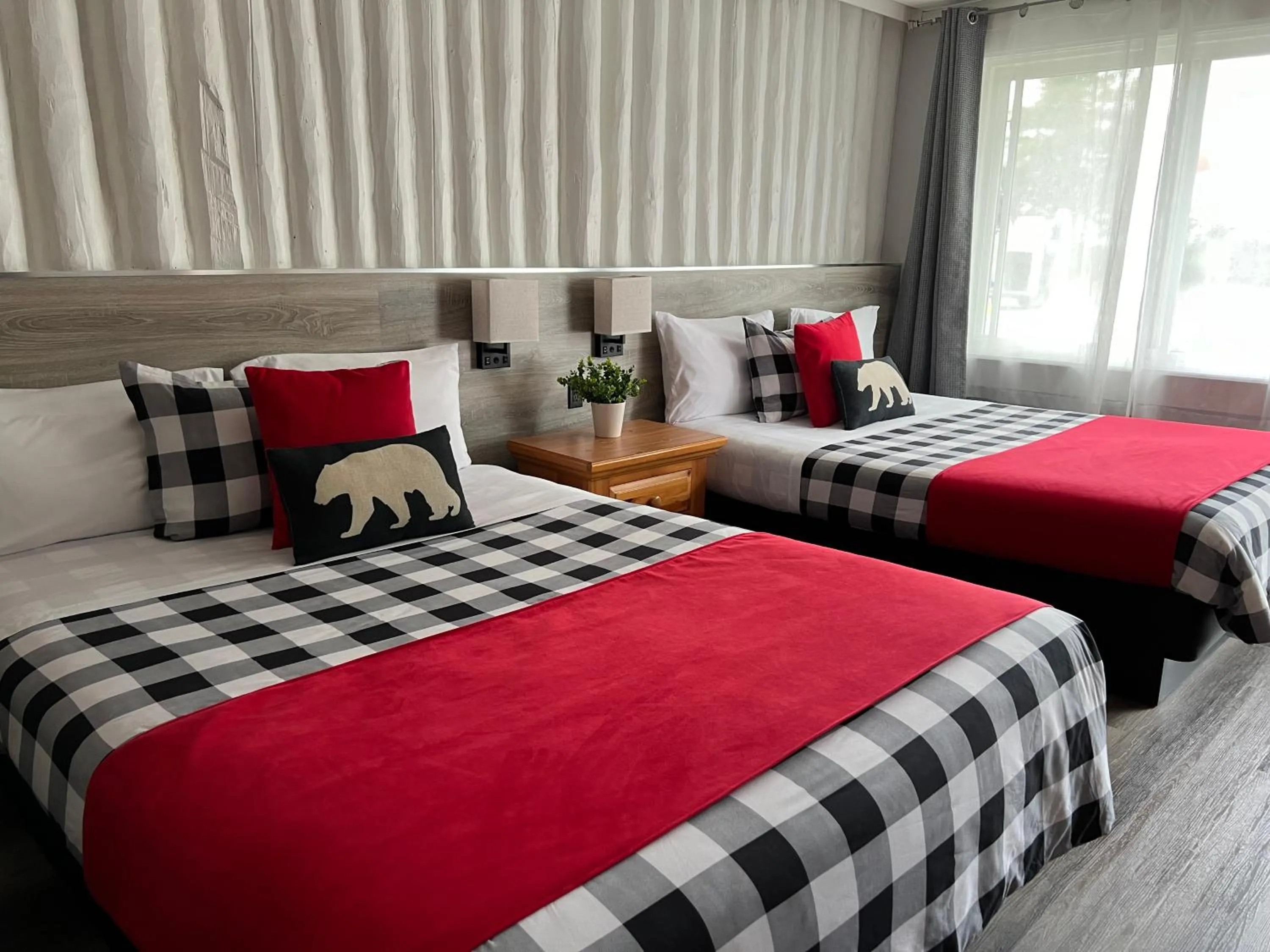 Bed in Mystic Isle Motel