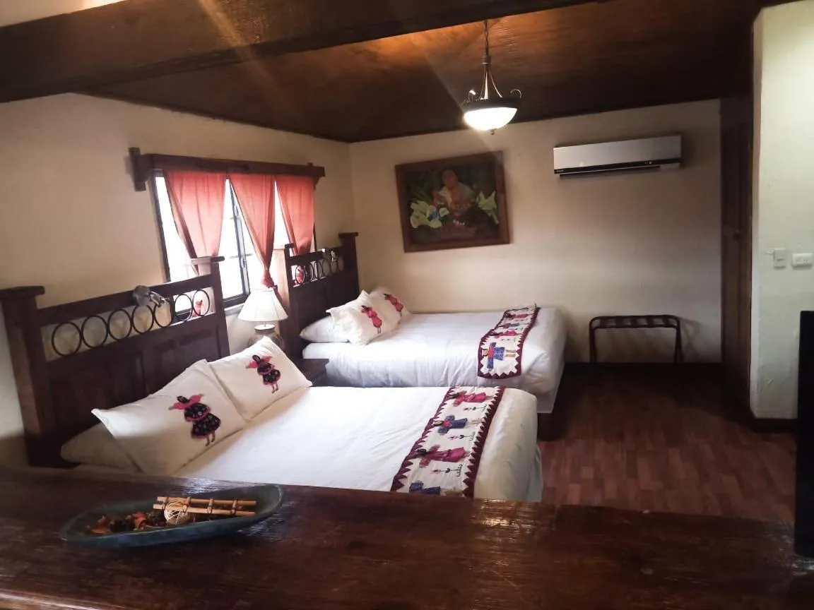 Bed in Villa Mexicana Creel Mountain Lodge