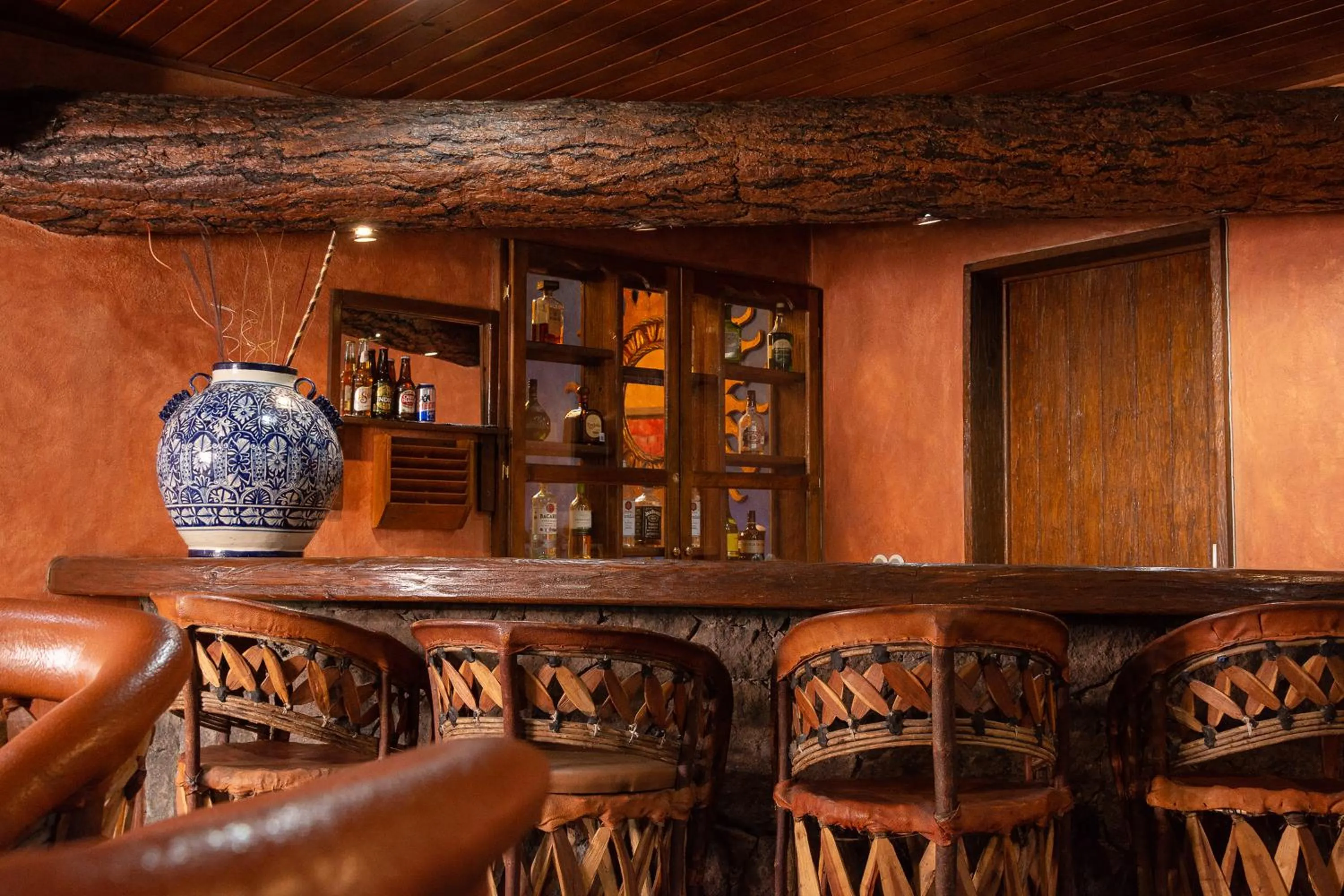 Lounge or bar in Villa Mexicana Creel Mountain Lodge