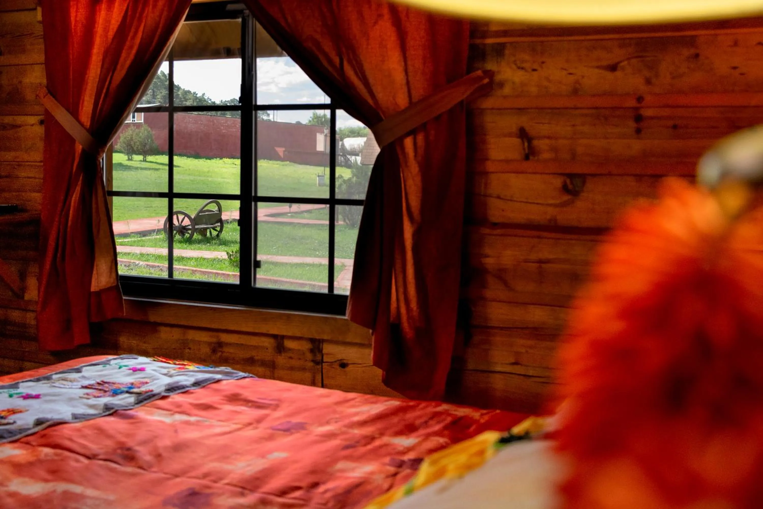 Photo of the whole room, Bed in Villa Mexicana Creel Mountain Lodge