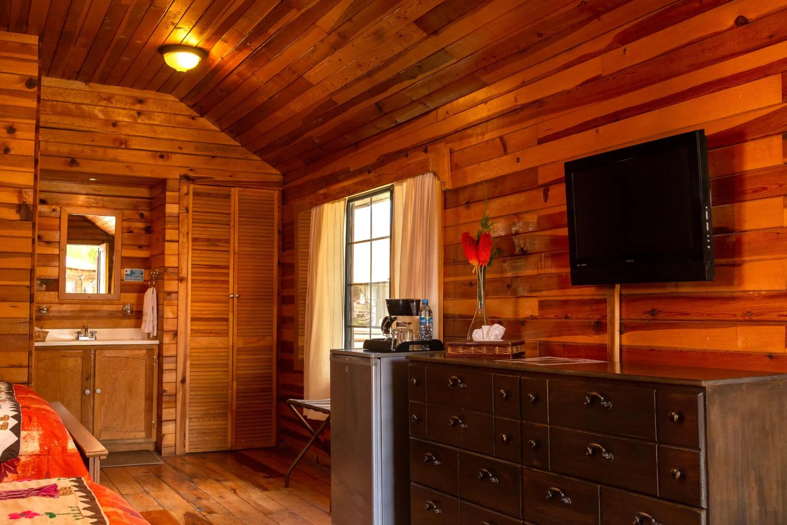 TV and multimedia in Villa Mexicana Creel Mountain Lodge