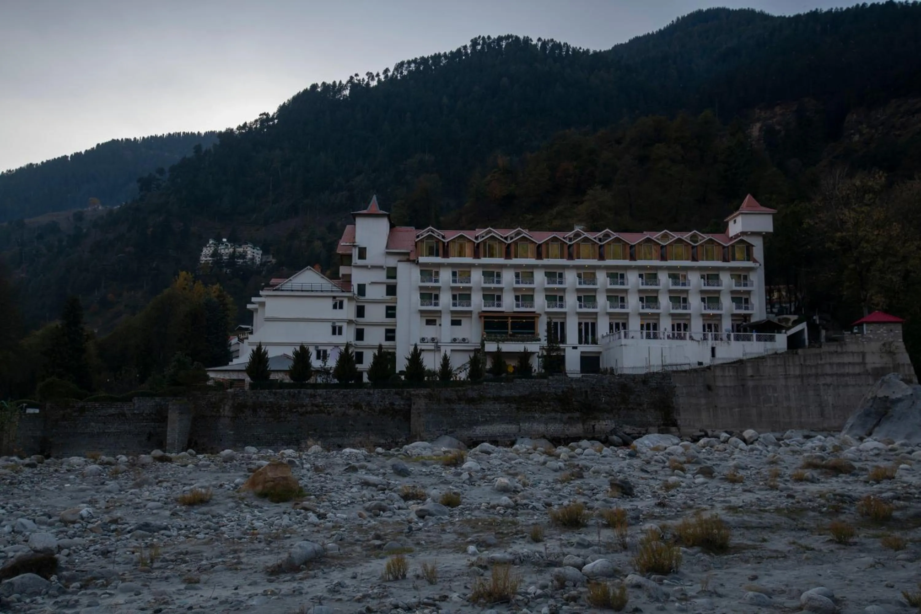 Mastiff Grand Manali Resort
