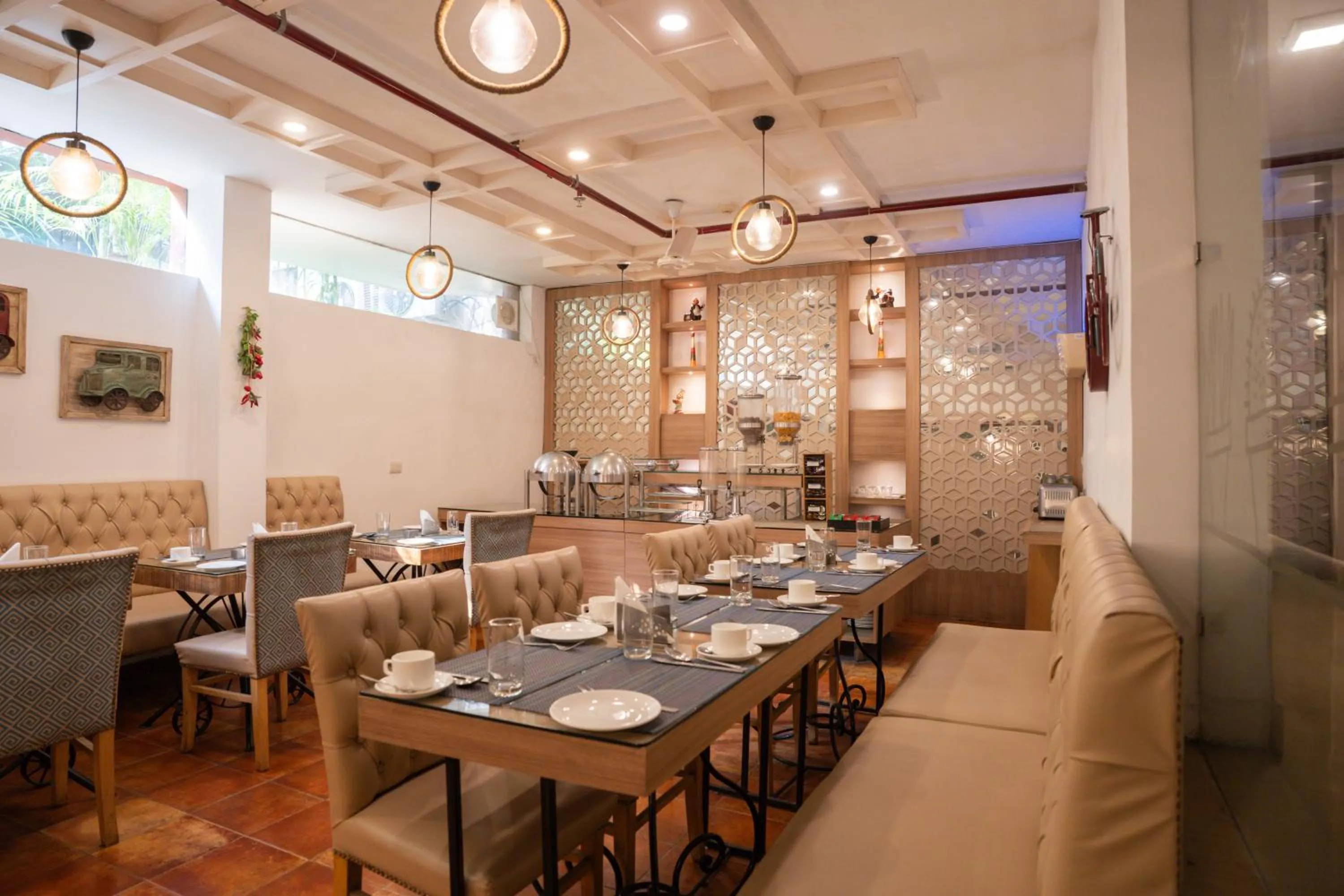 Restaurant/places to eat in Ahuja Residency DLF Phase 2