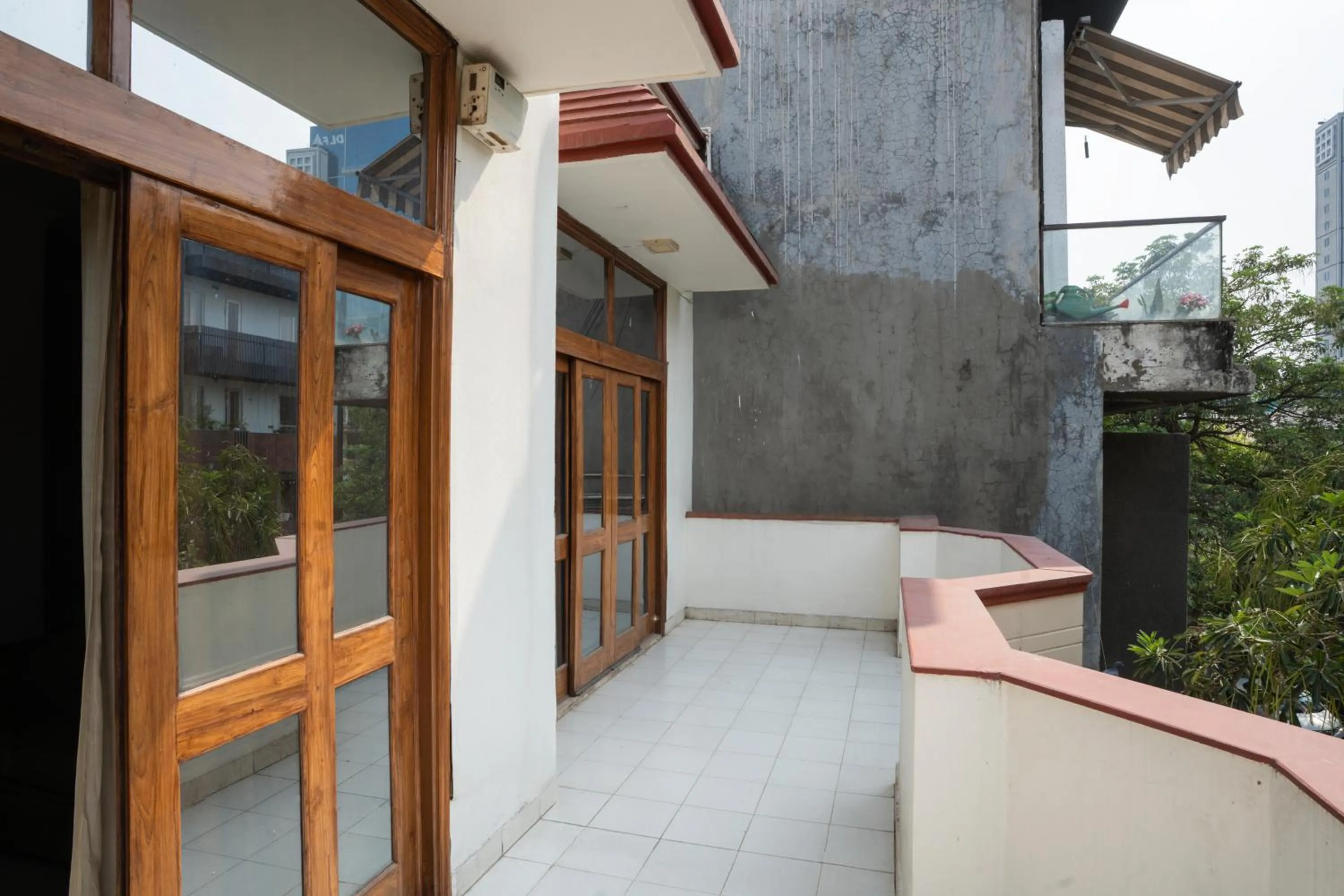 Day in Ahuja Residency DLF Phase 2