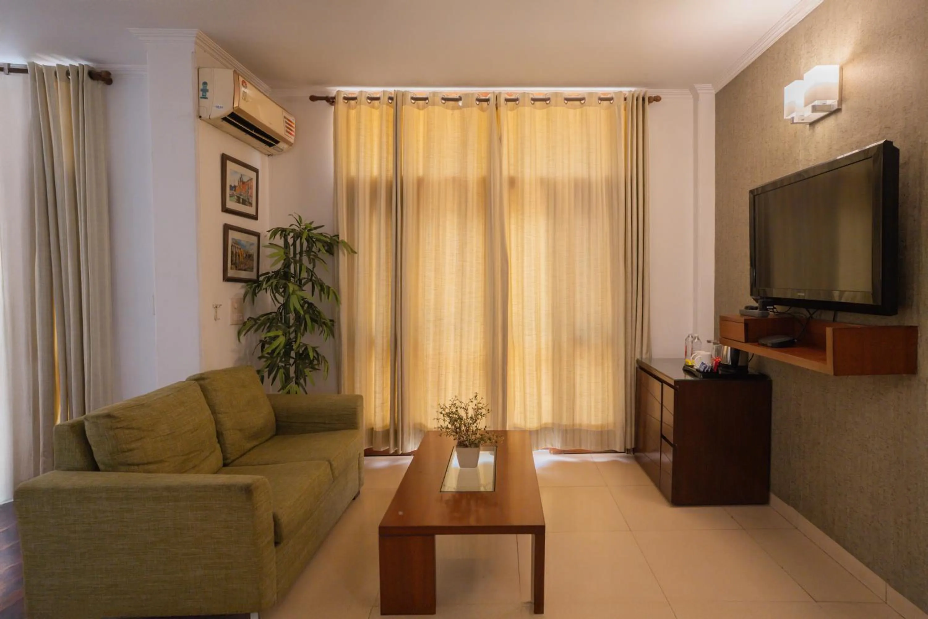 TV and multimedia in Ahuja Residency DLF Phase 2