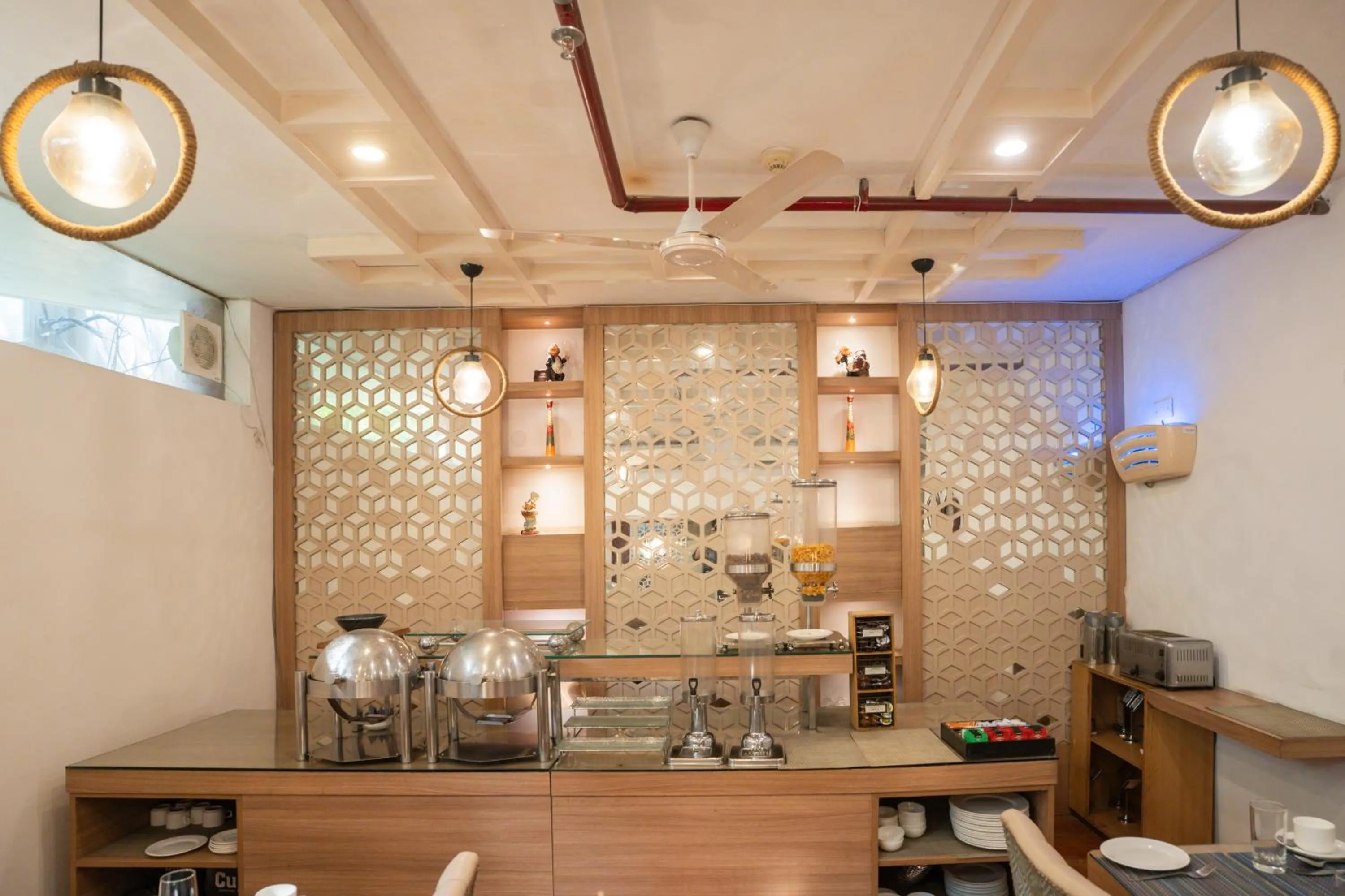 Restaurant/places to eat in Ahuja Residency DLF Phase 2