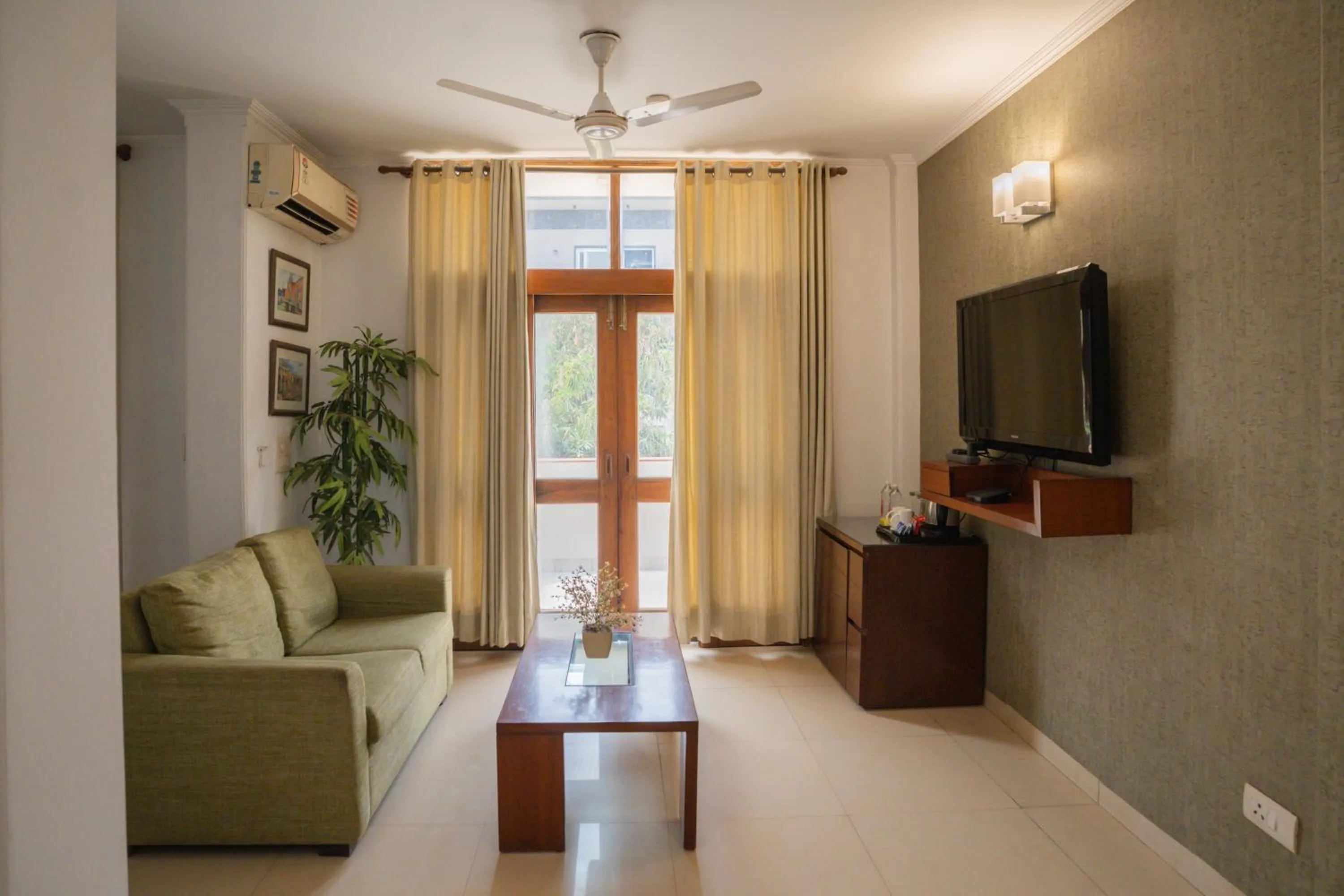 TV and multimedia in Ahuja Residency DLF Phase 2