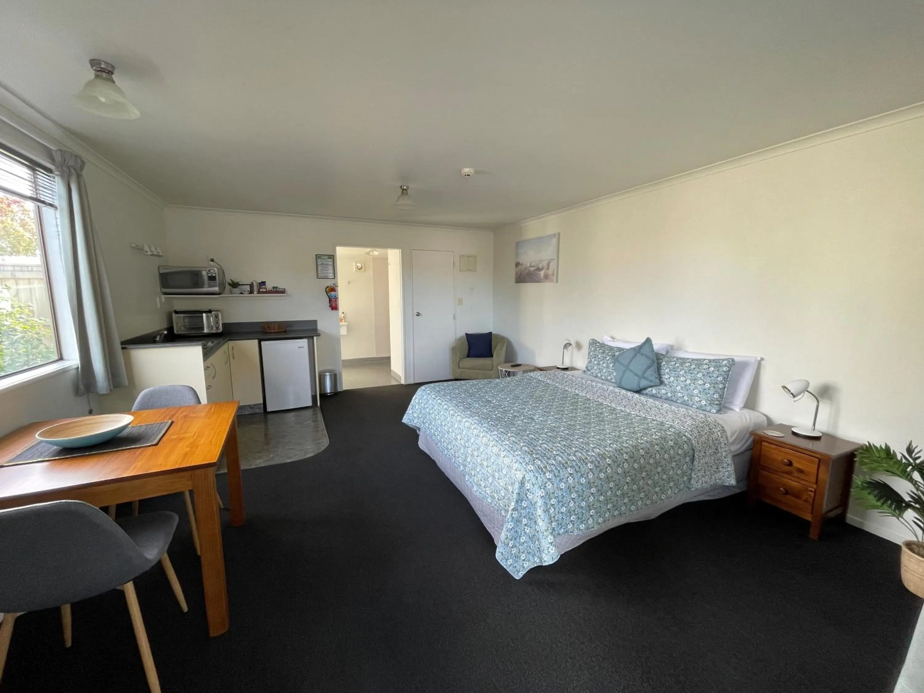 acessibility, Bed in Colonial Motel