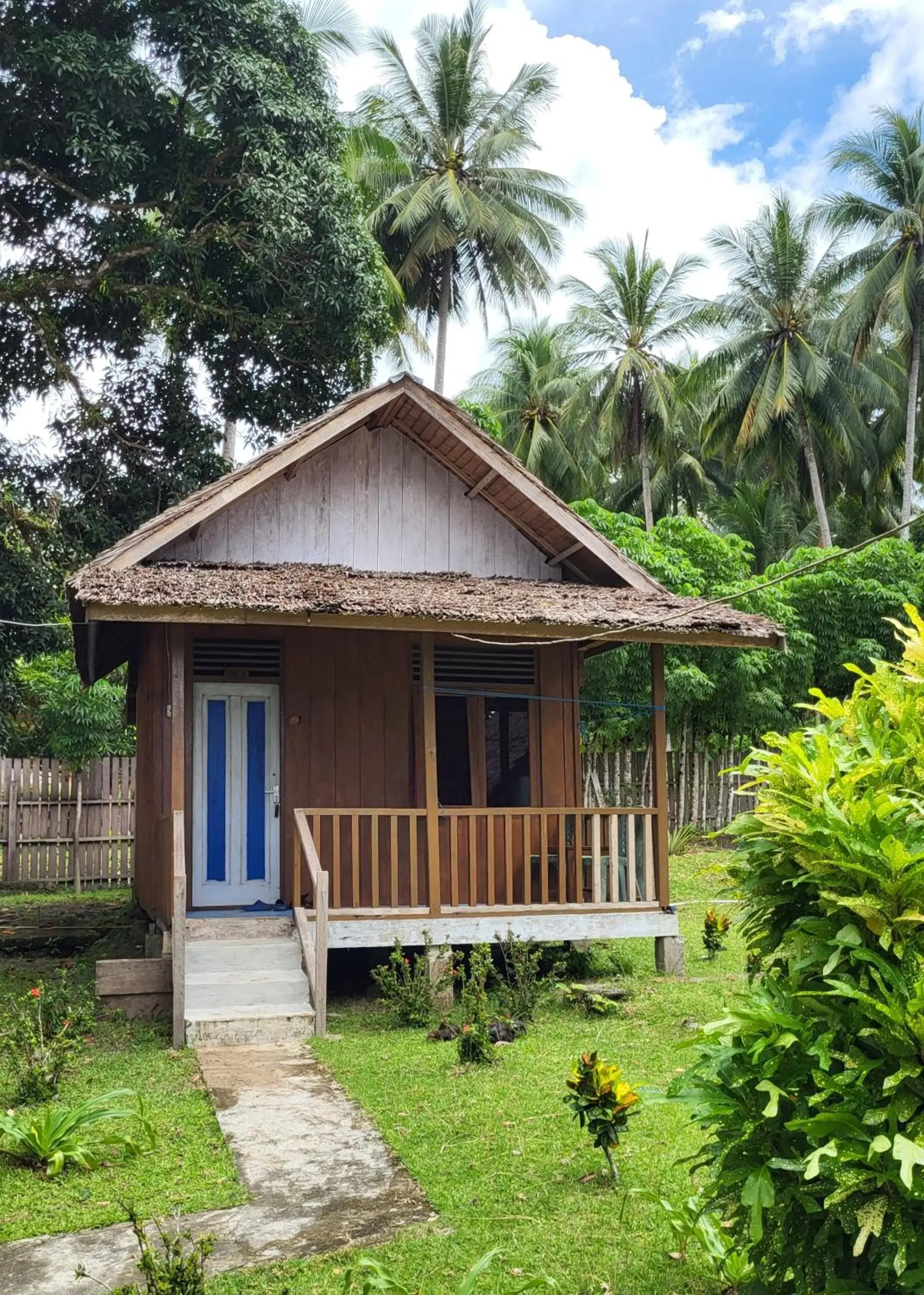King Room with Balcony in Pristine Paradise Dive Resort - Togean Islands, Una Una King Room with Balcony in Pristine Paradise Dive Resort - Togean Islands, Una Una