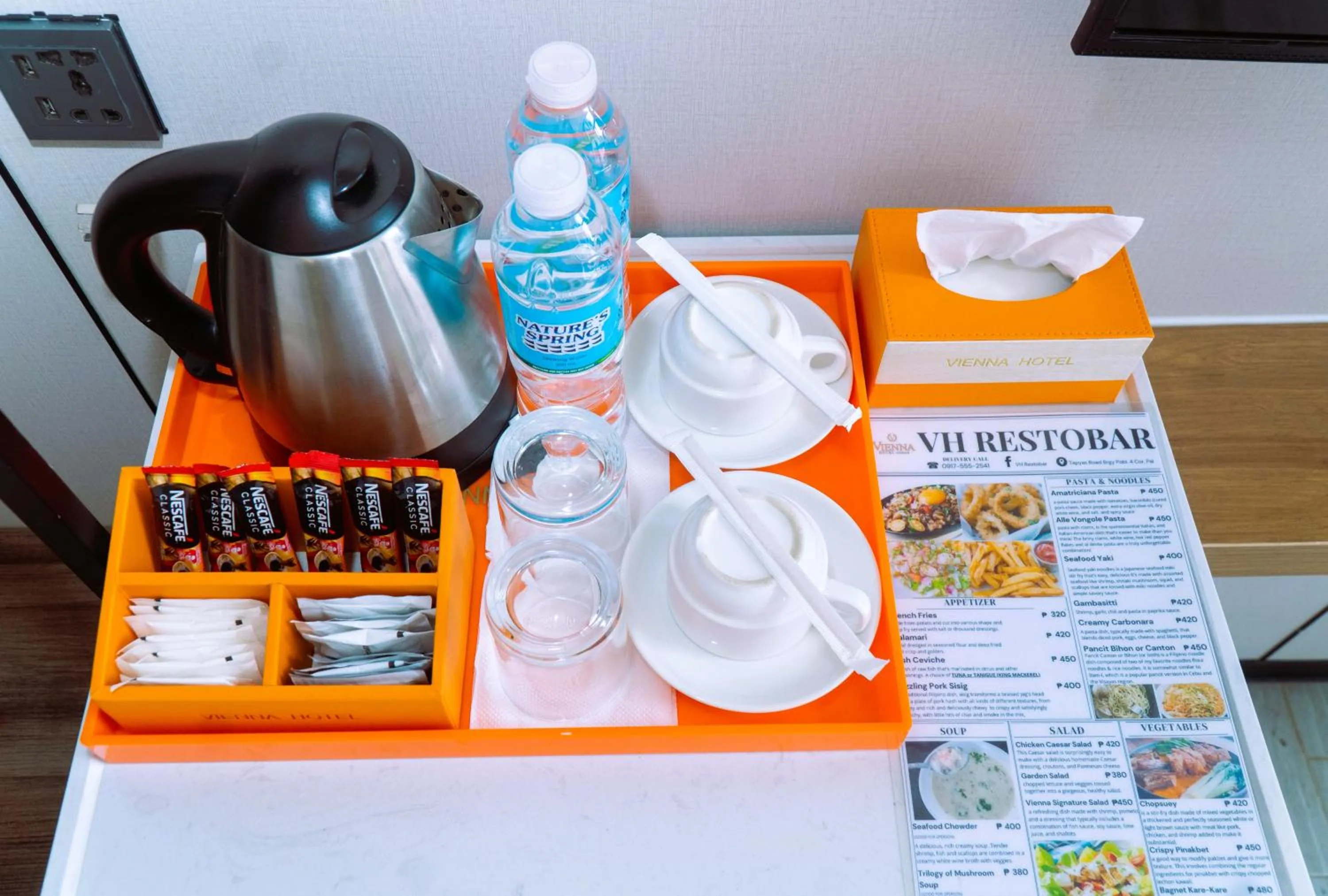 Coffee/tea facilities in Vienna Hotel