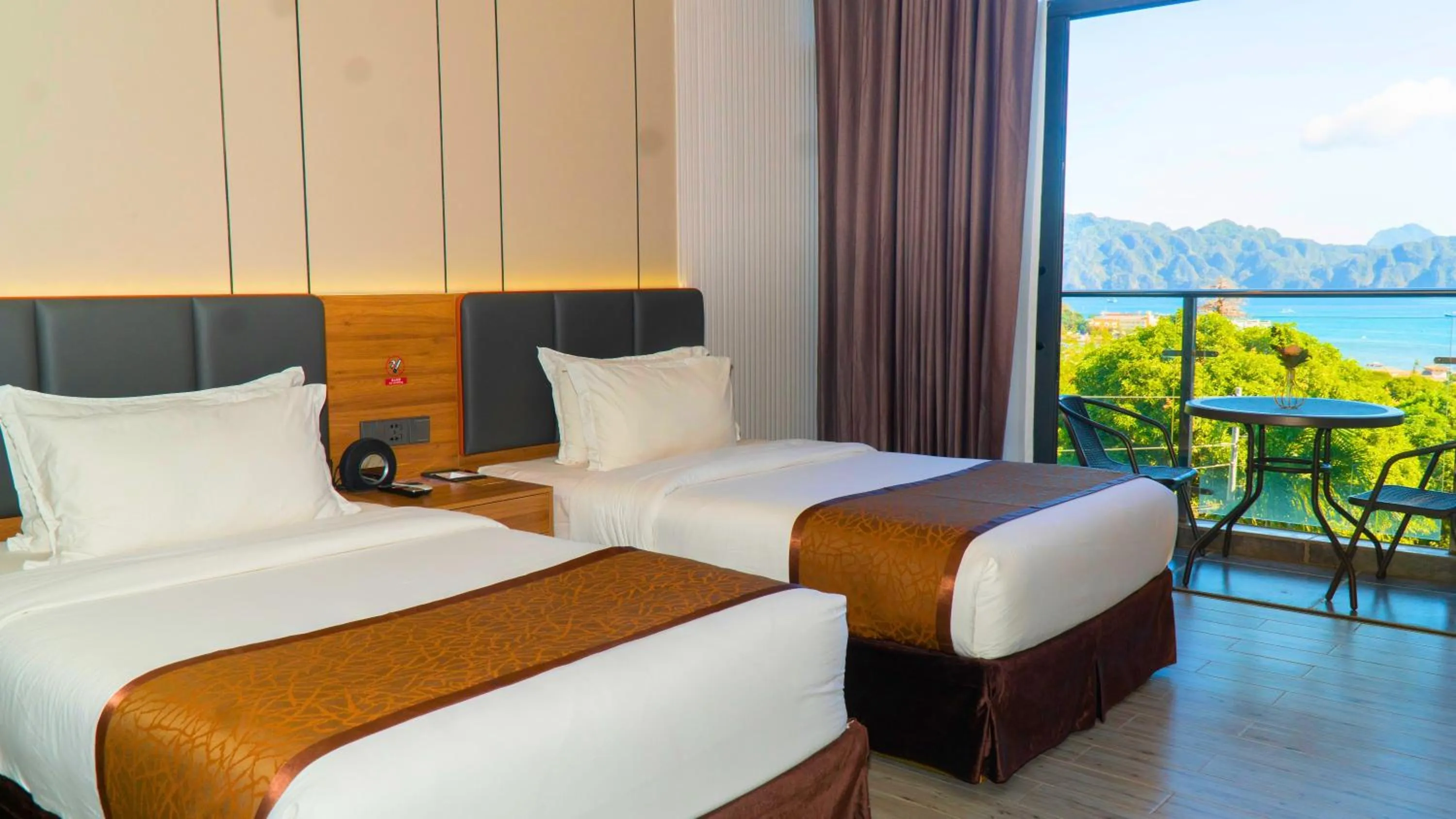 Balcony/Terrace, Bed in Vienna Hotel