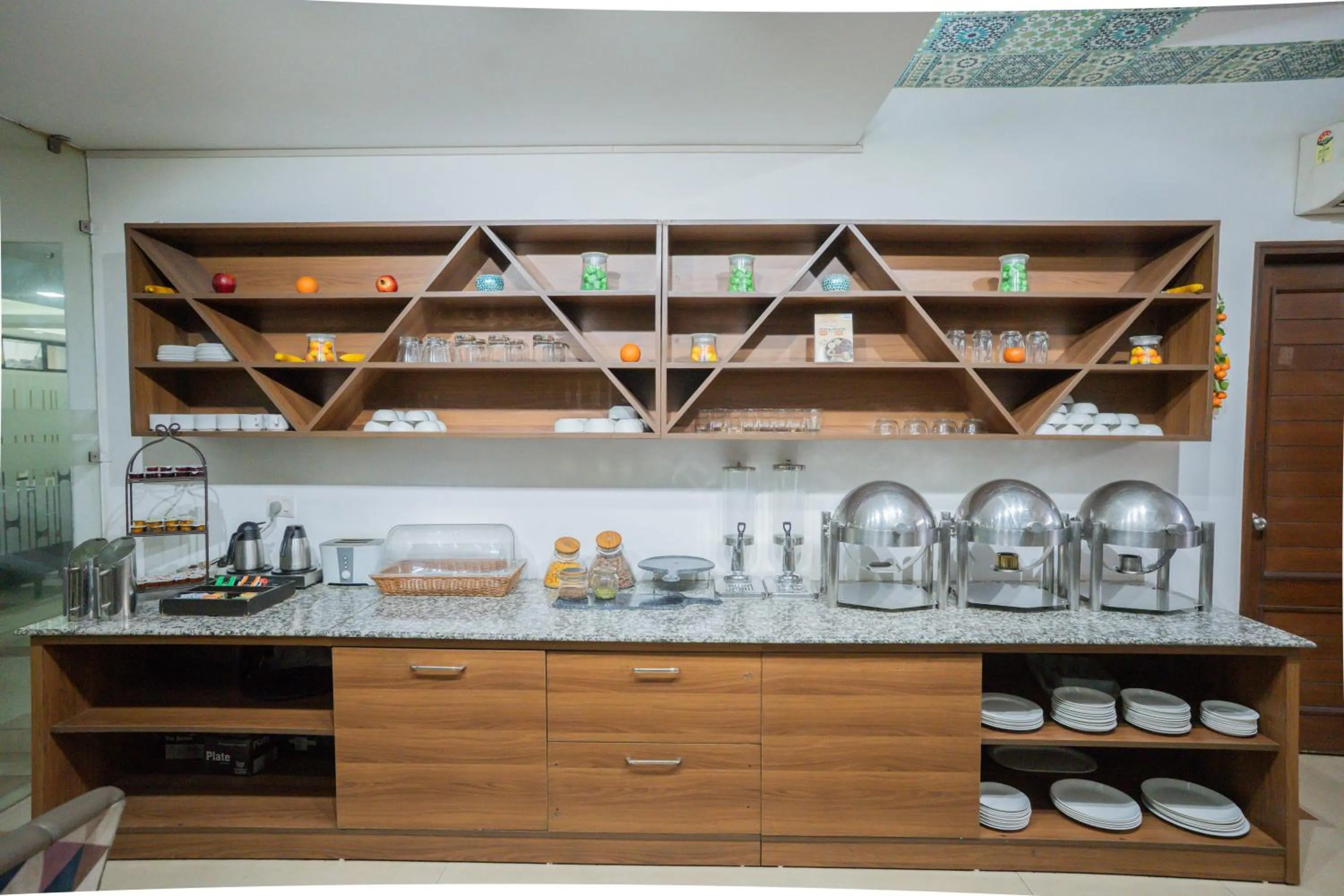 Restaurant/places to eat in Ahuja Residency Parklane