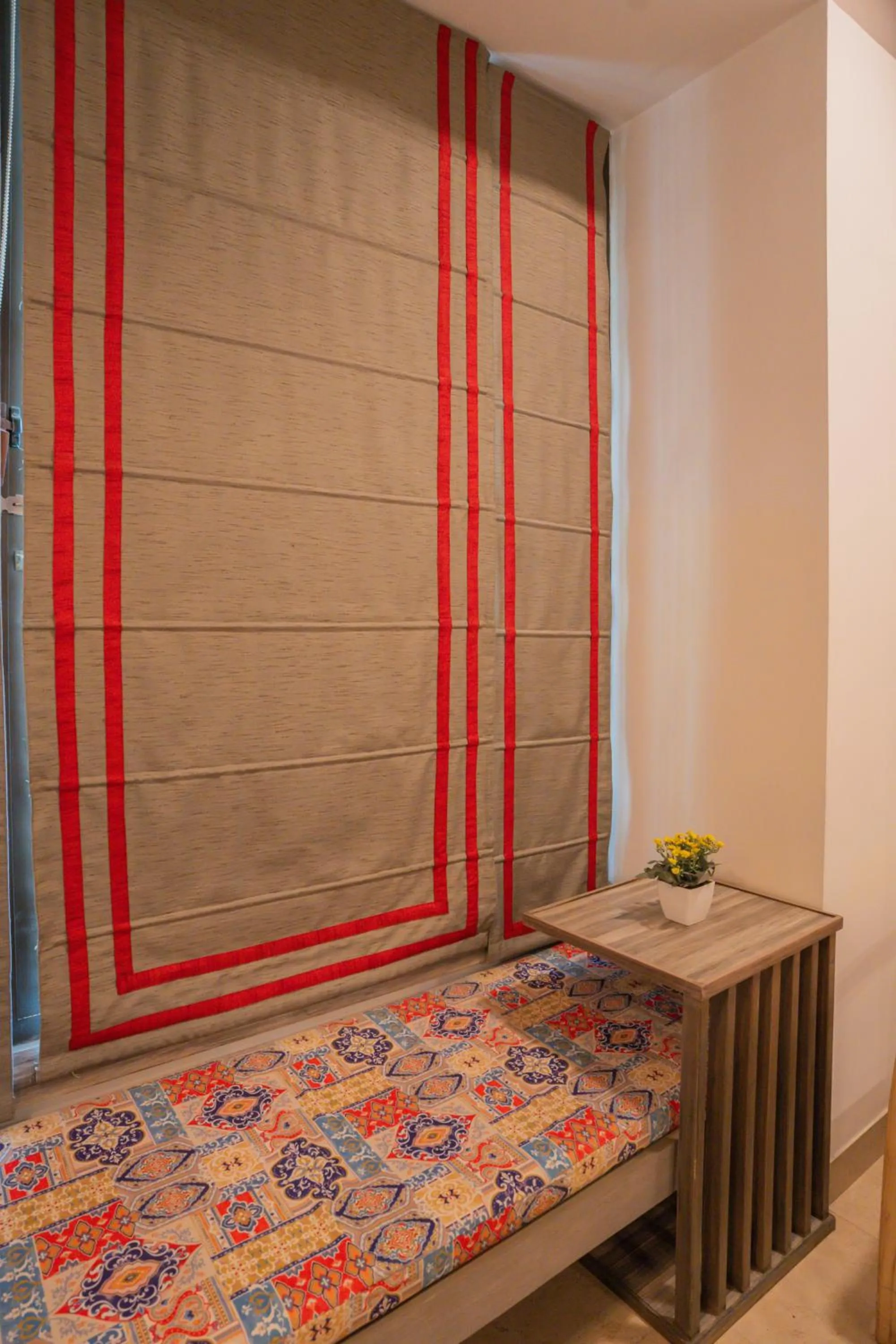 Seating area, Bed in Ahuja Residency Parklane