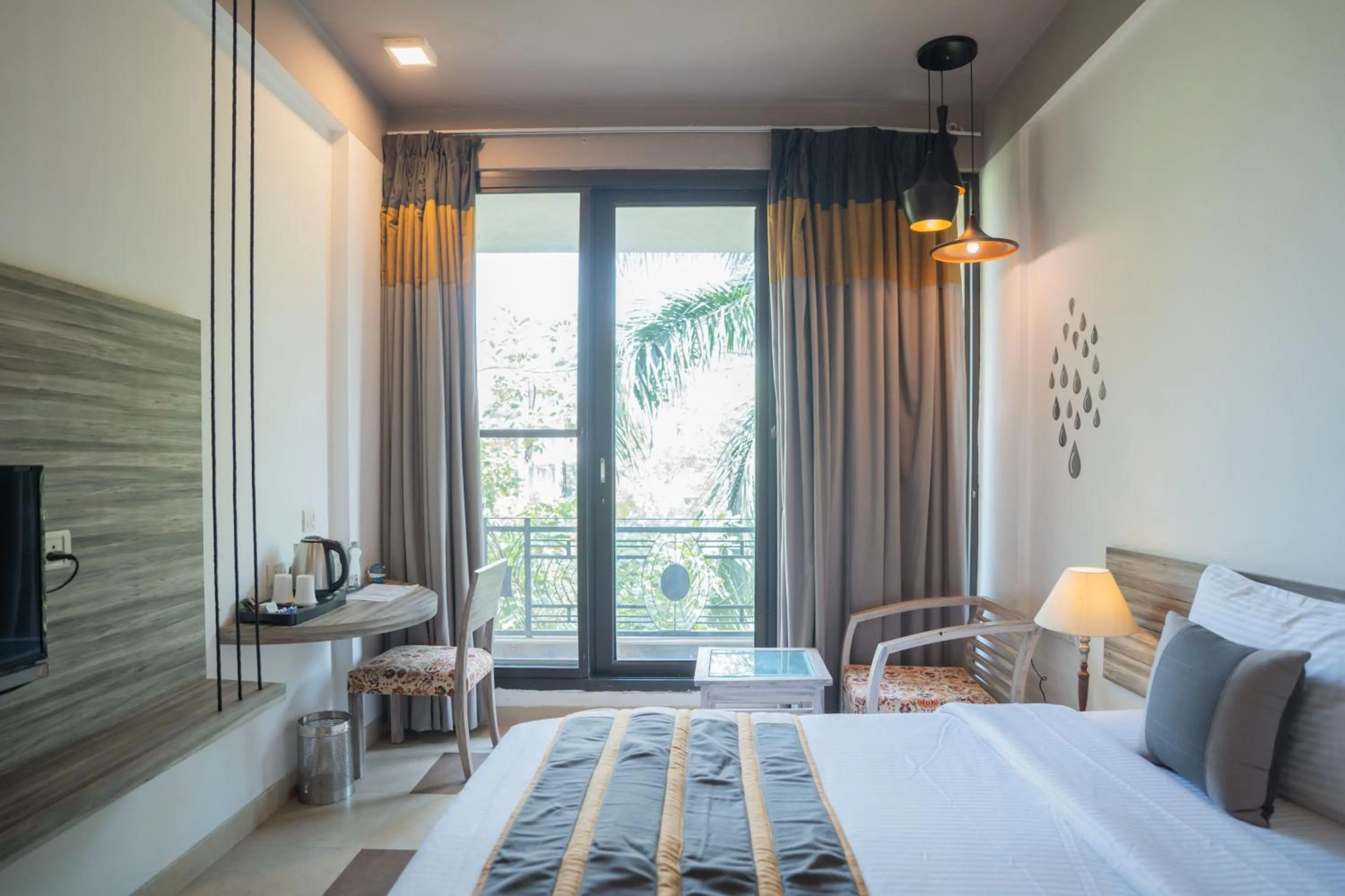 Bed in Ahuja Residency Parklane