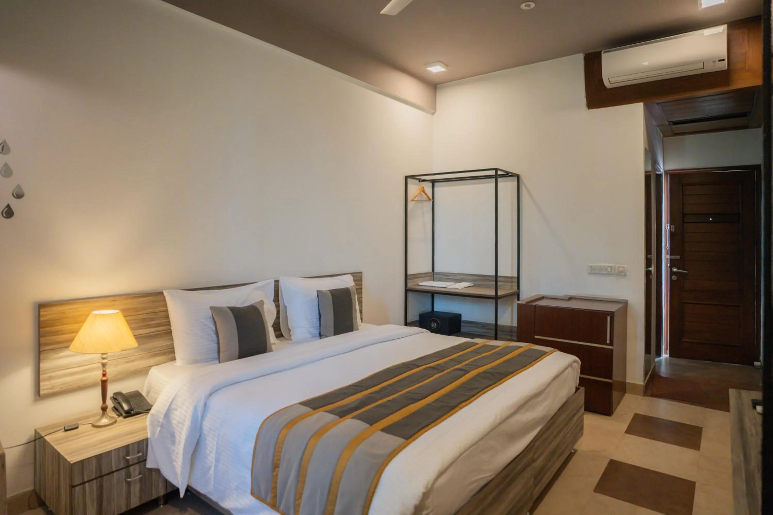 Bedroom, Bed in Ahuja Residency Parklane