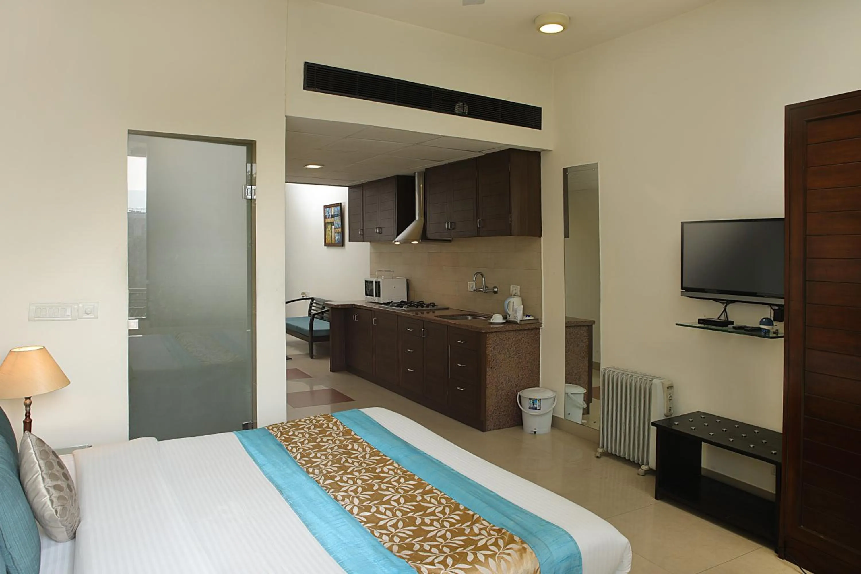 Executive Suite in Ahuja Residency Parklane