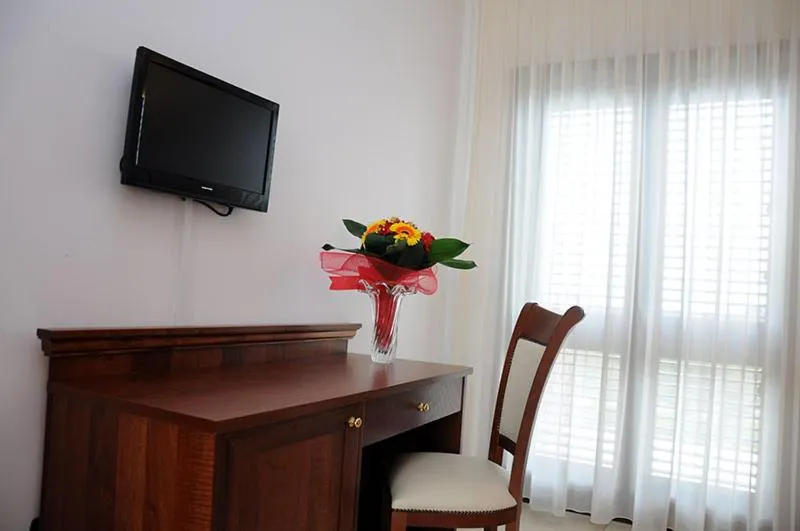 TV and multimedia in Agri Hotel Conte Salentino