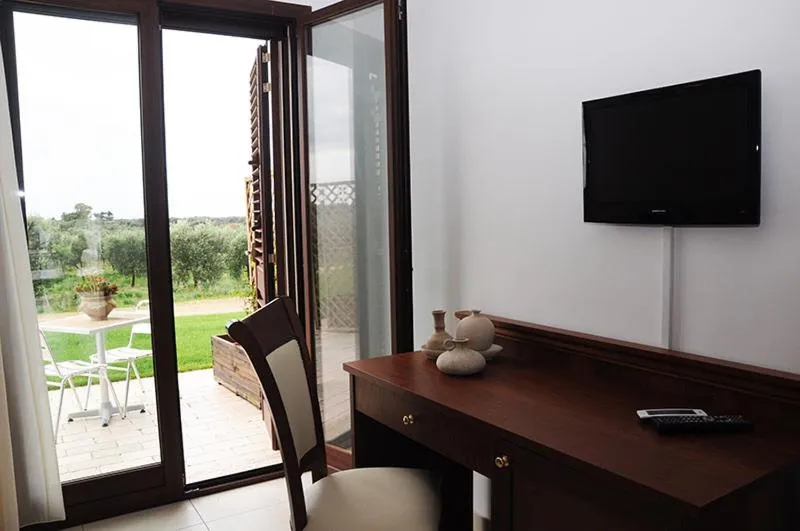 TV and multimedia in Agri Hotel Conte Salentino