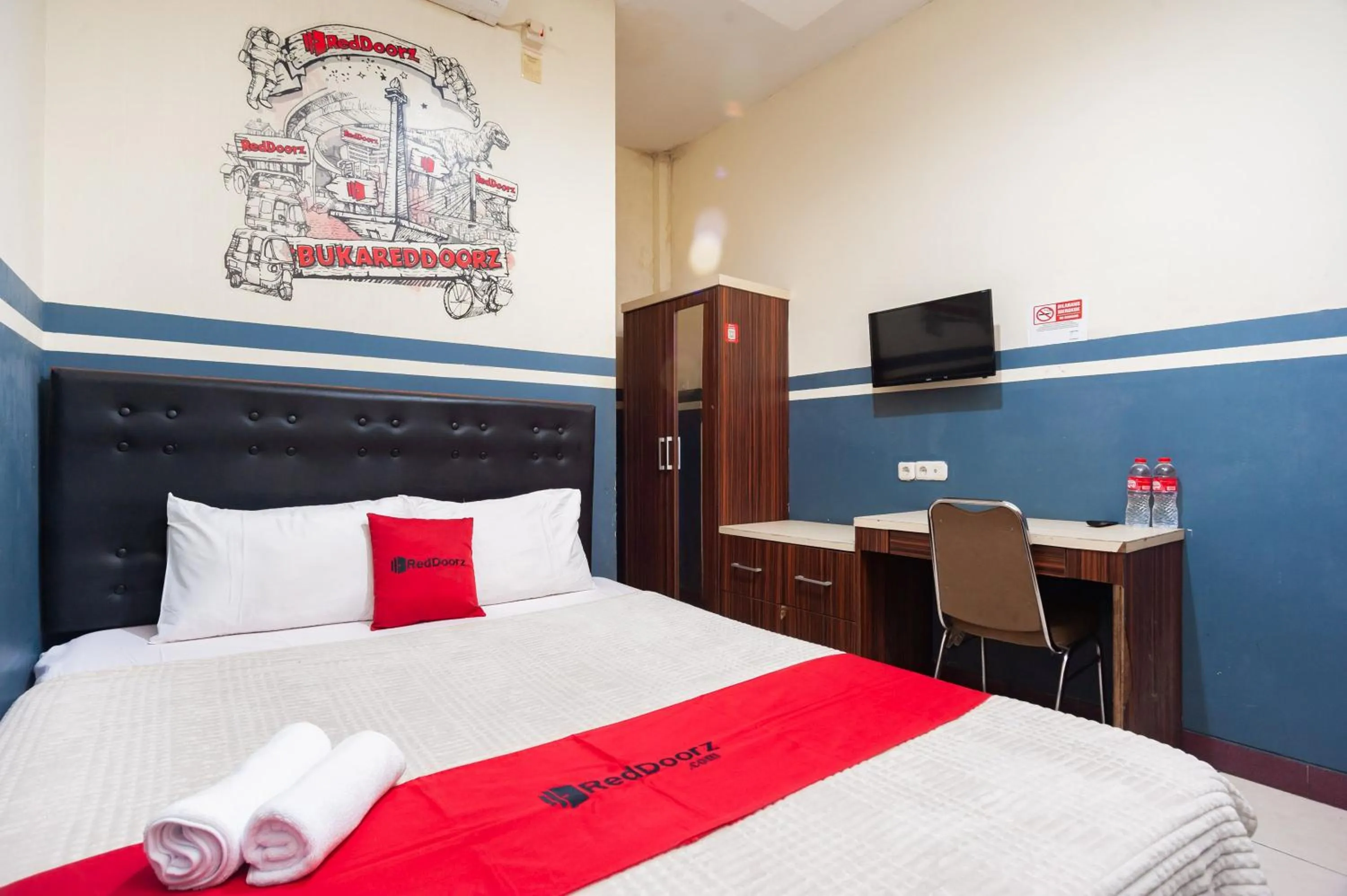 Bedroom, Bed in RedDoorz Plus near Universitas Indonesia