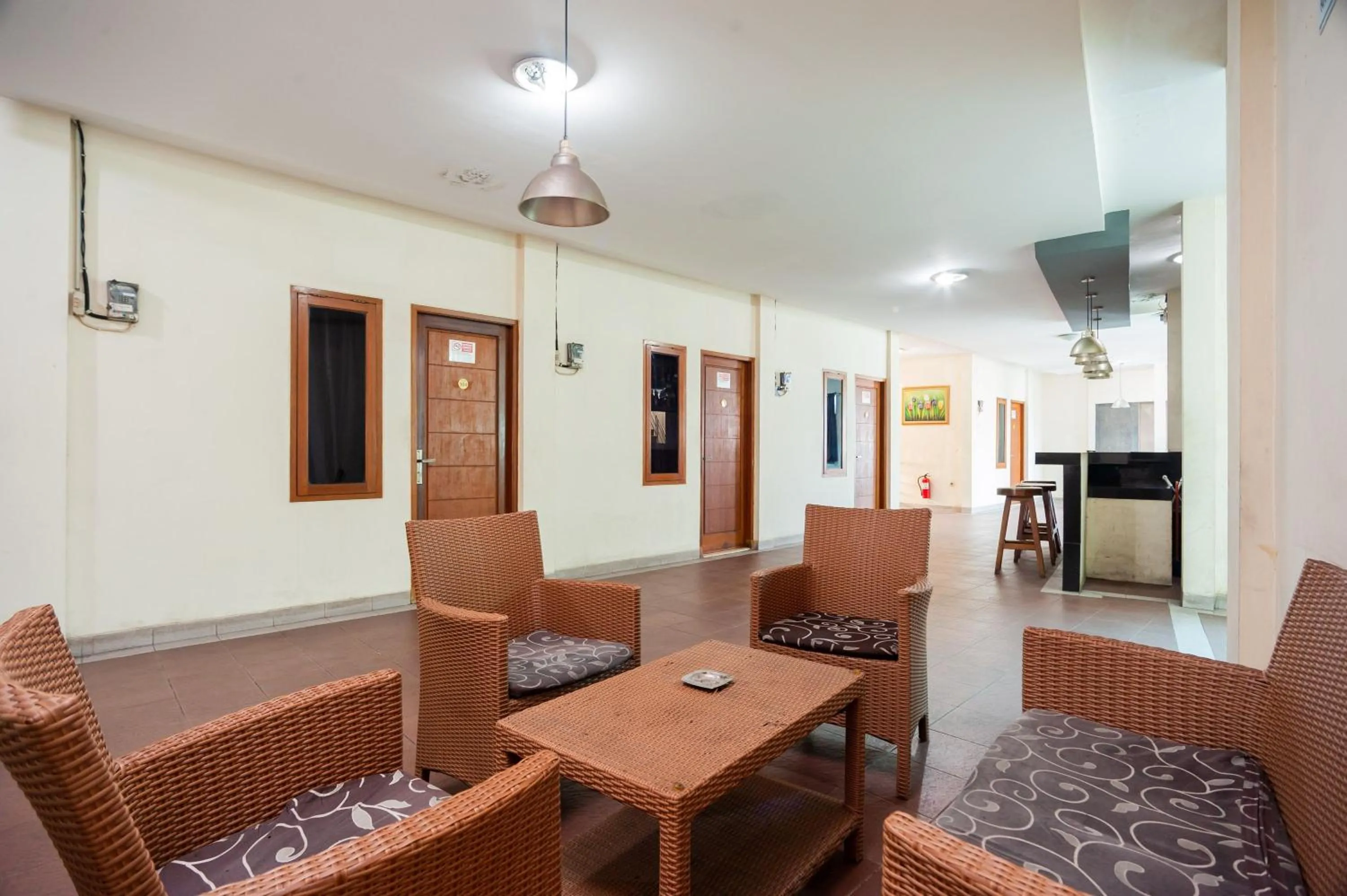 Living room in RedDoorz Plus near Universitas Indonesia