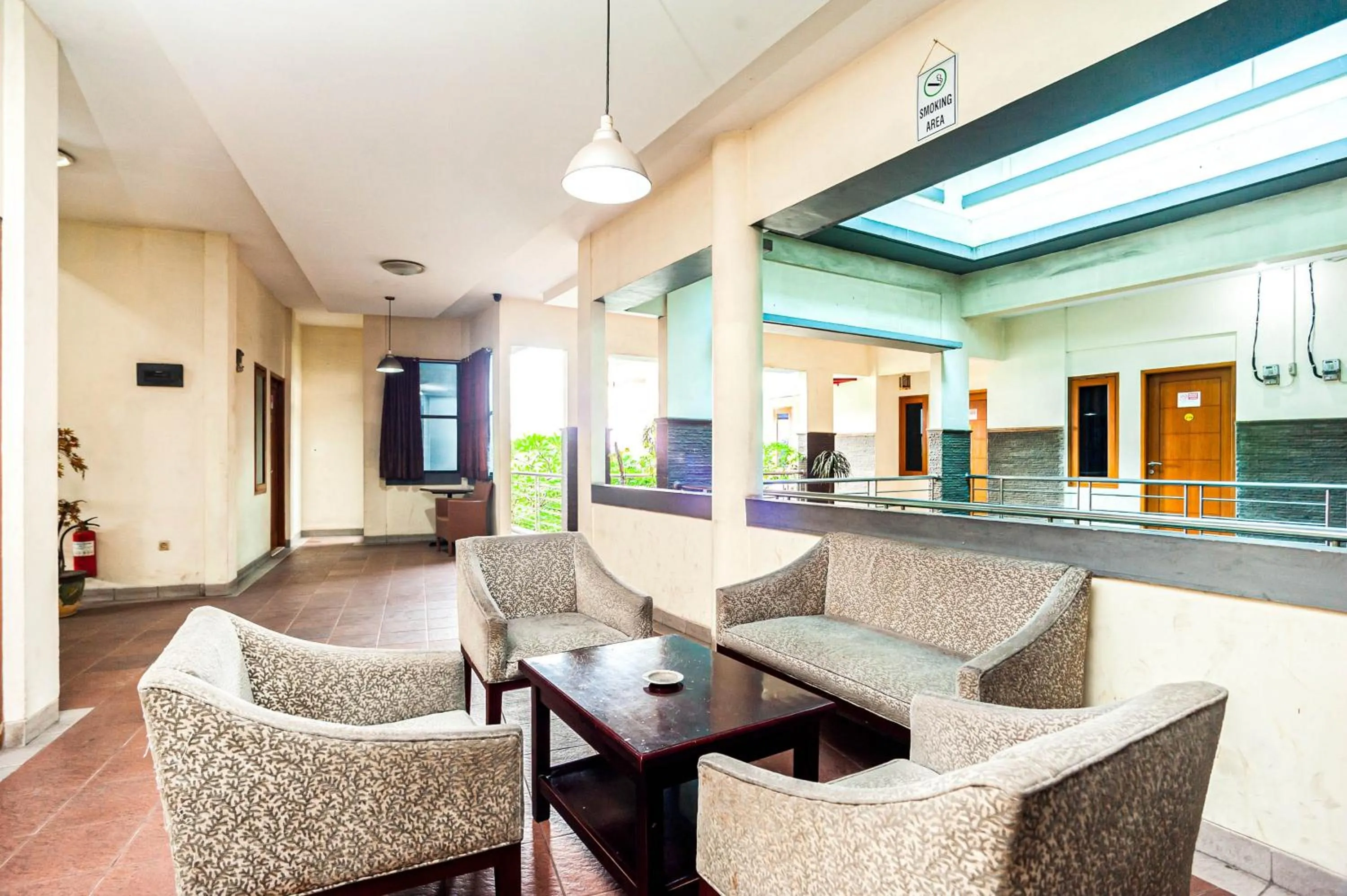 Seating area in RedDoorz Plus near Universitas Indonesia