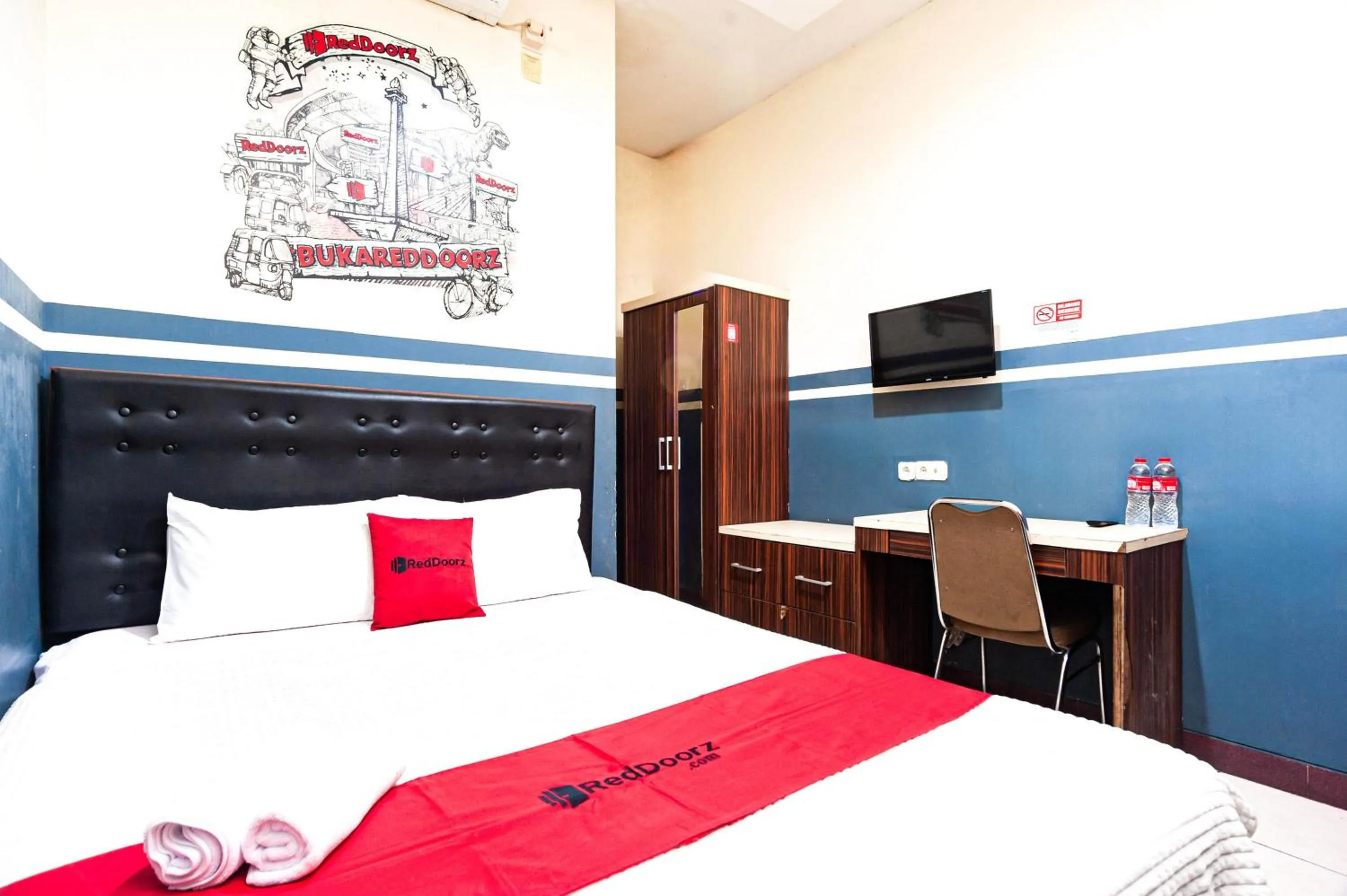 Bedroom, Bed in RedDoorz Plus near Universitas Indonesia