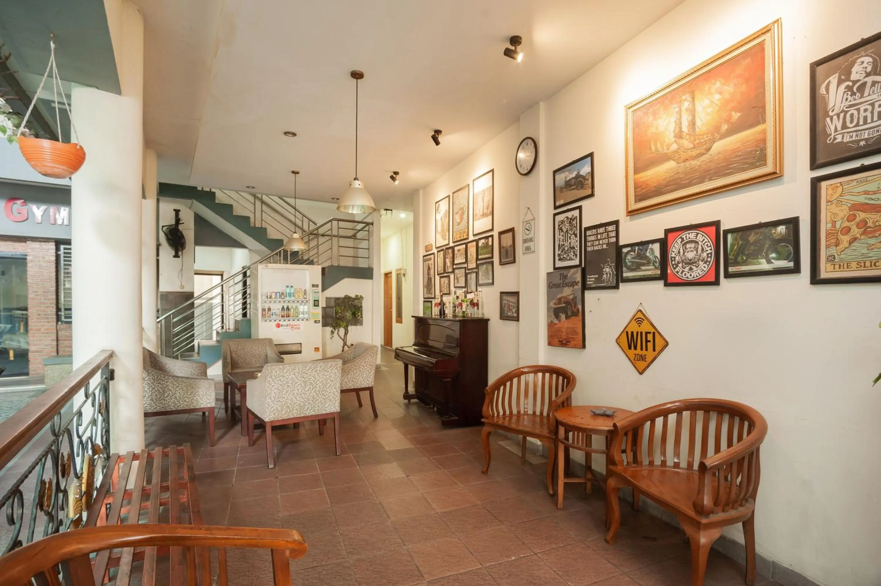 Living room in RedDoorz Plus near Universitas Indonesia