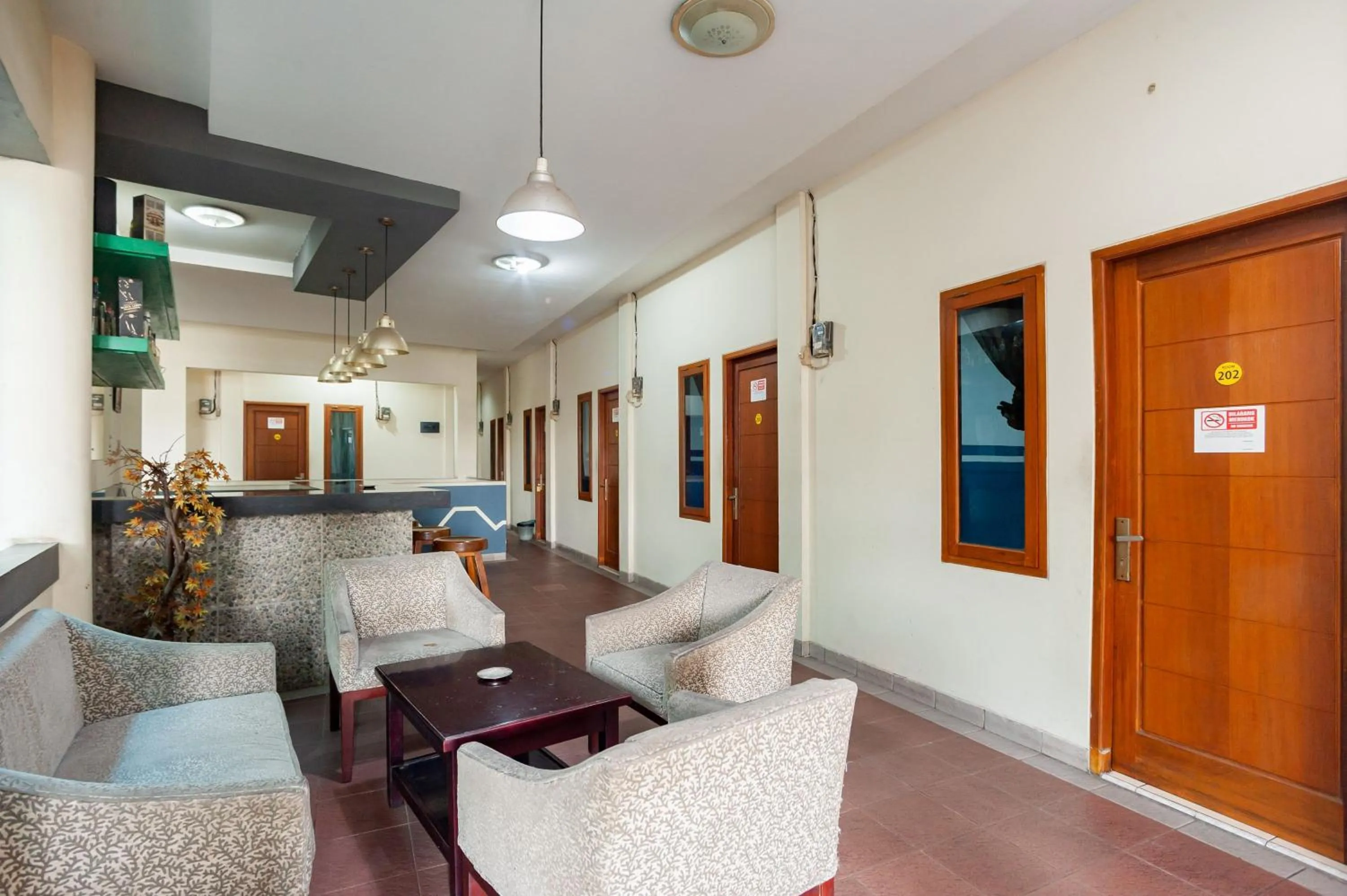 Living room in RedDoorz Plus near Universitas Indonesia