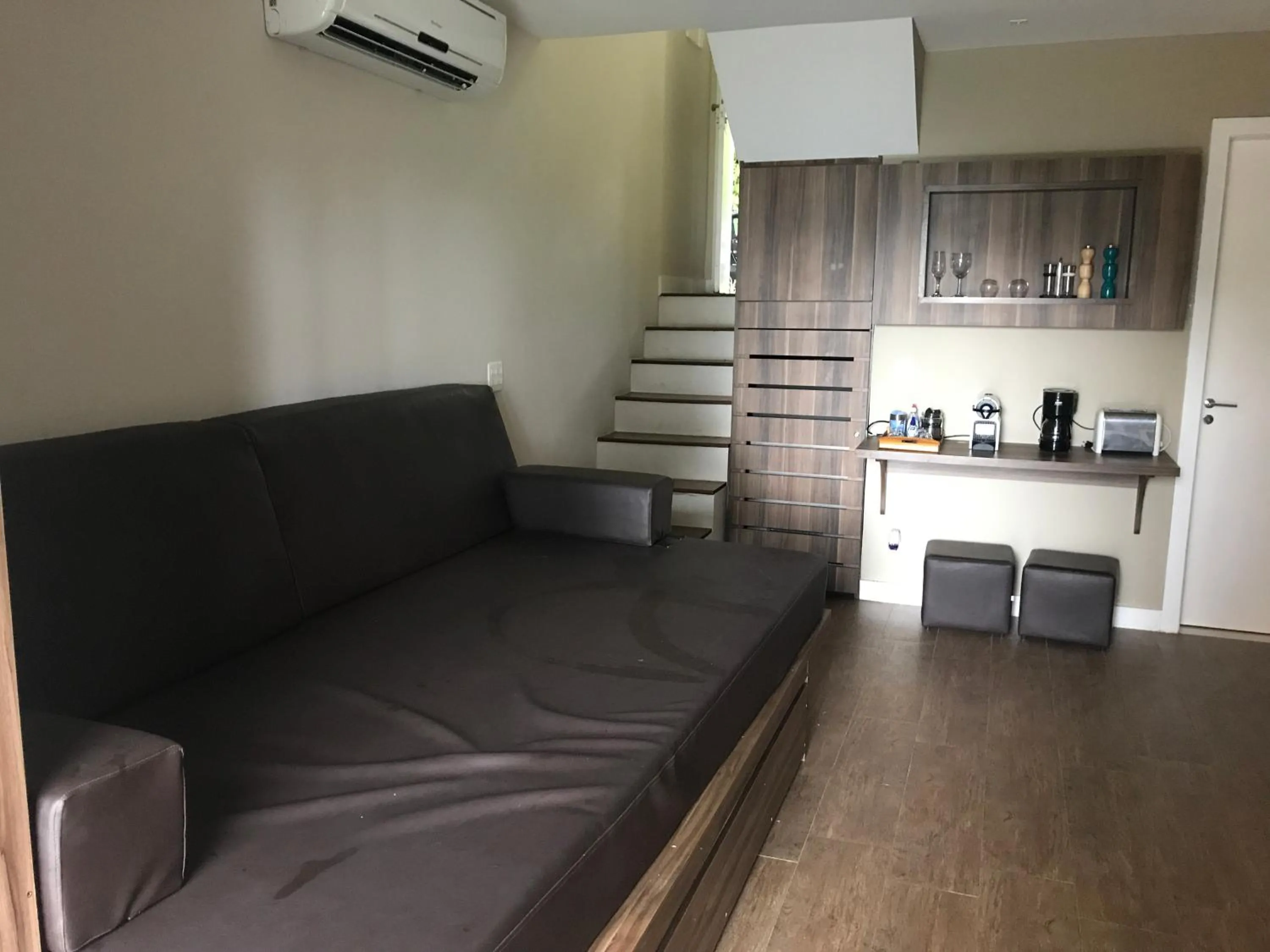 Communal lounge/ TV room in Flat no Portogalo