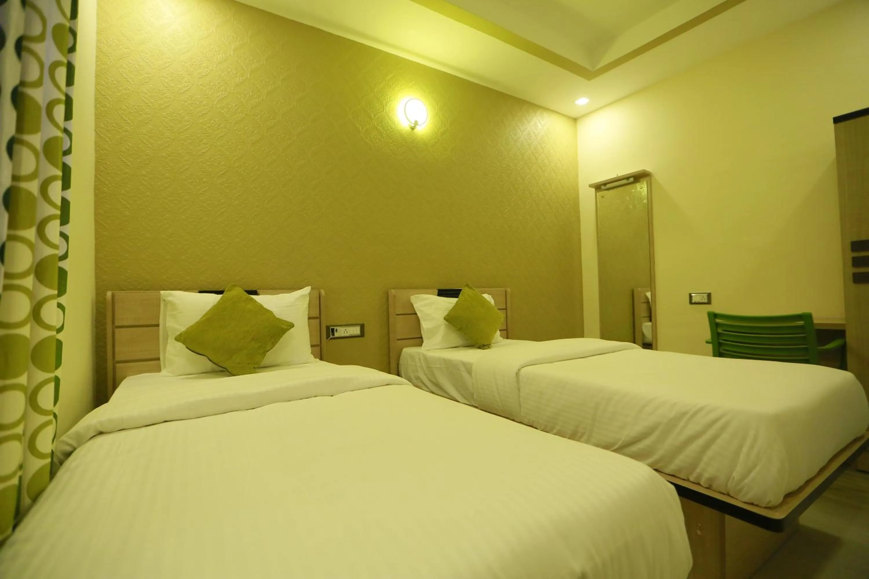 Bedroom, Bed in Kans One