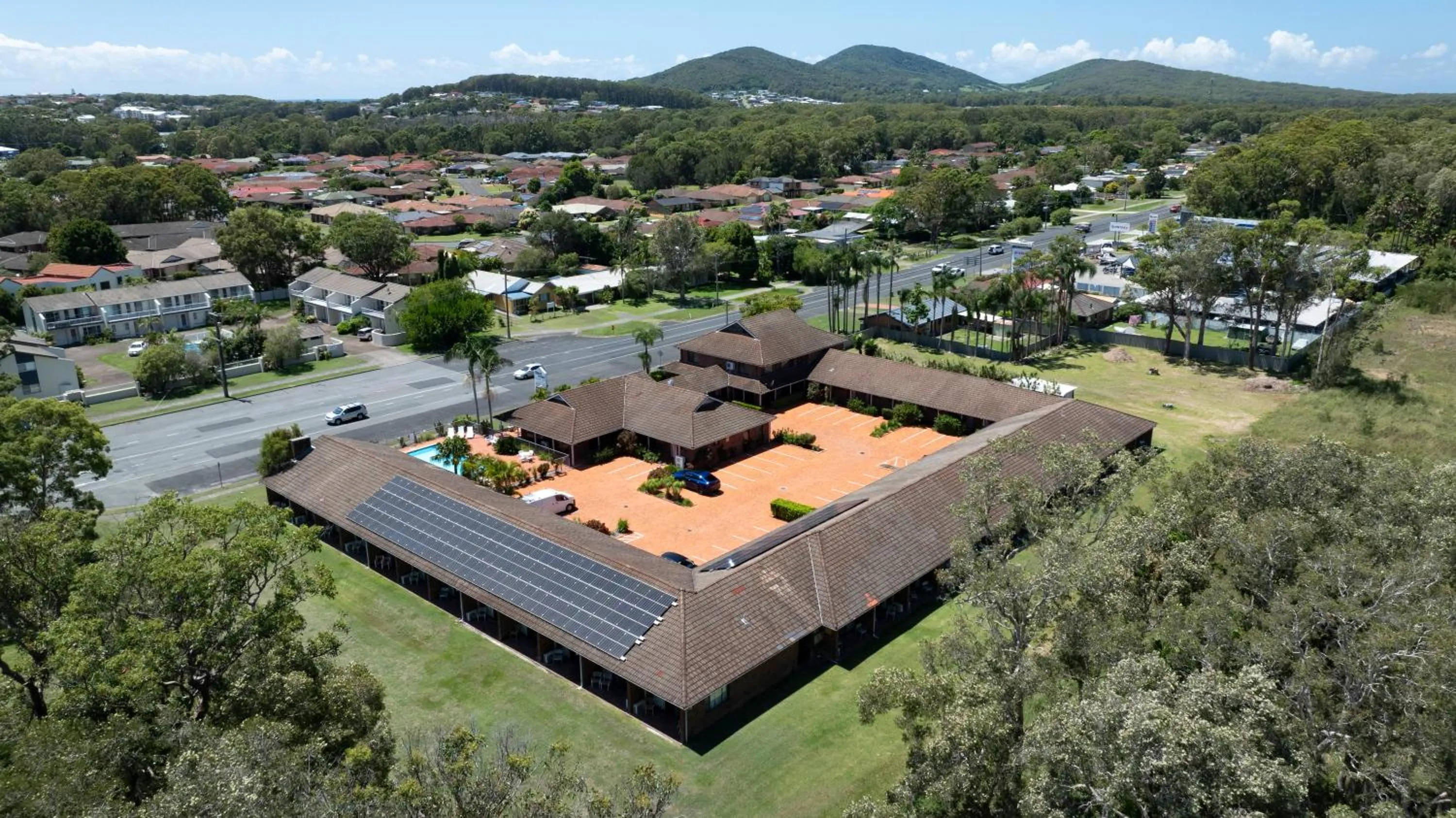 Property building in Island Palms Motor Inn