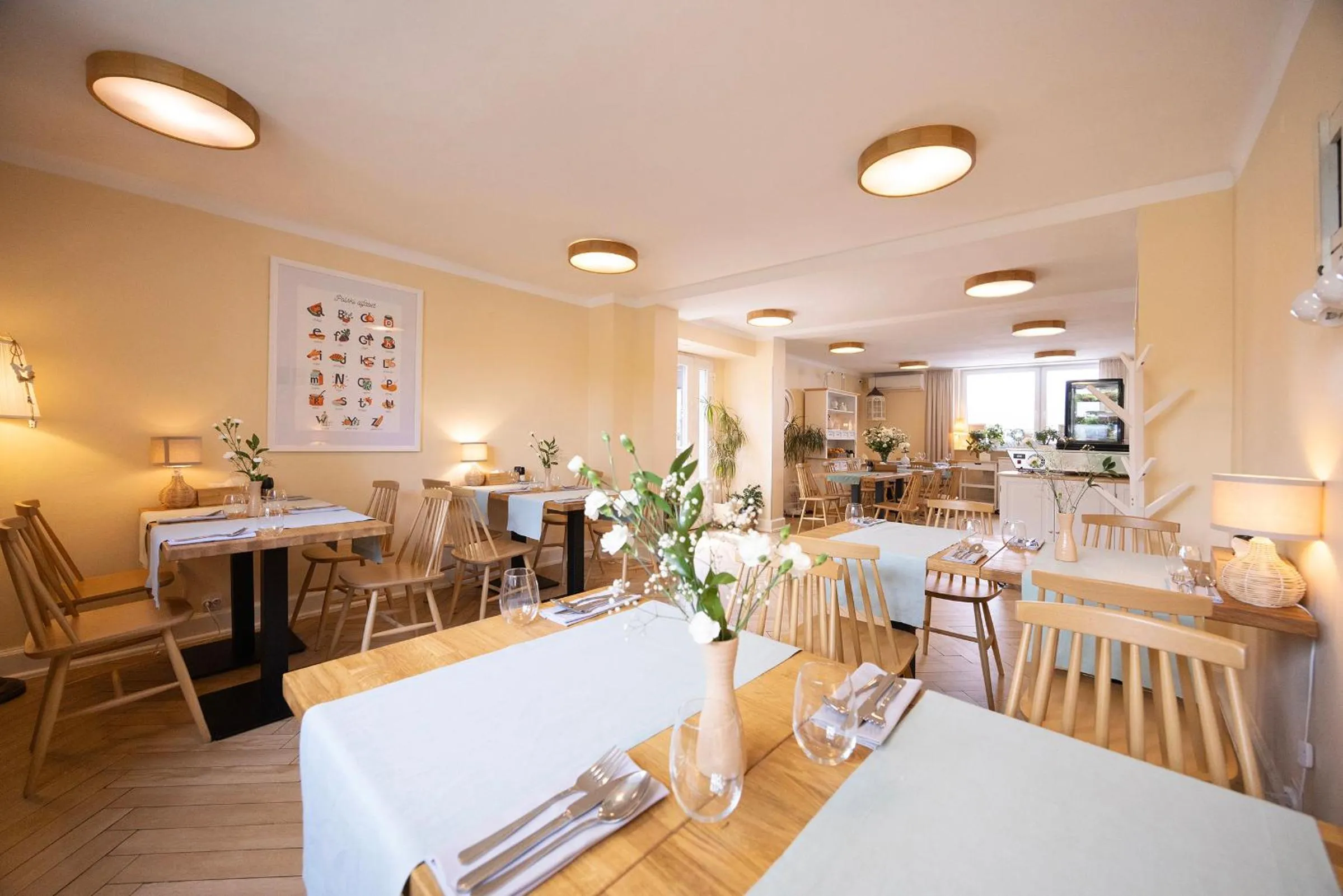 Restaurant/places to eat in Hotel Boss