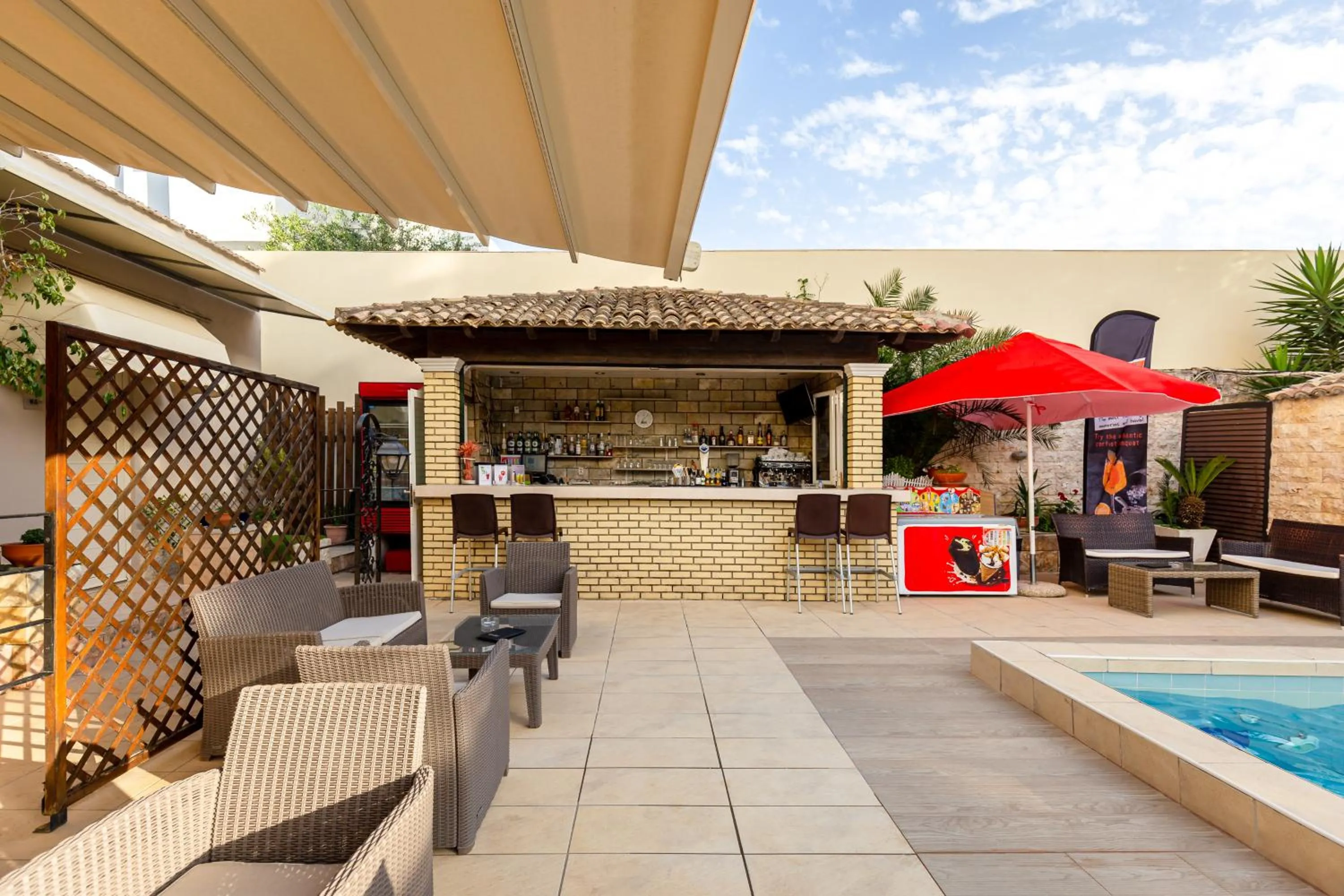Swimming pool in Oasis Hotel