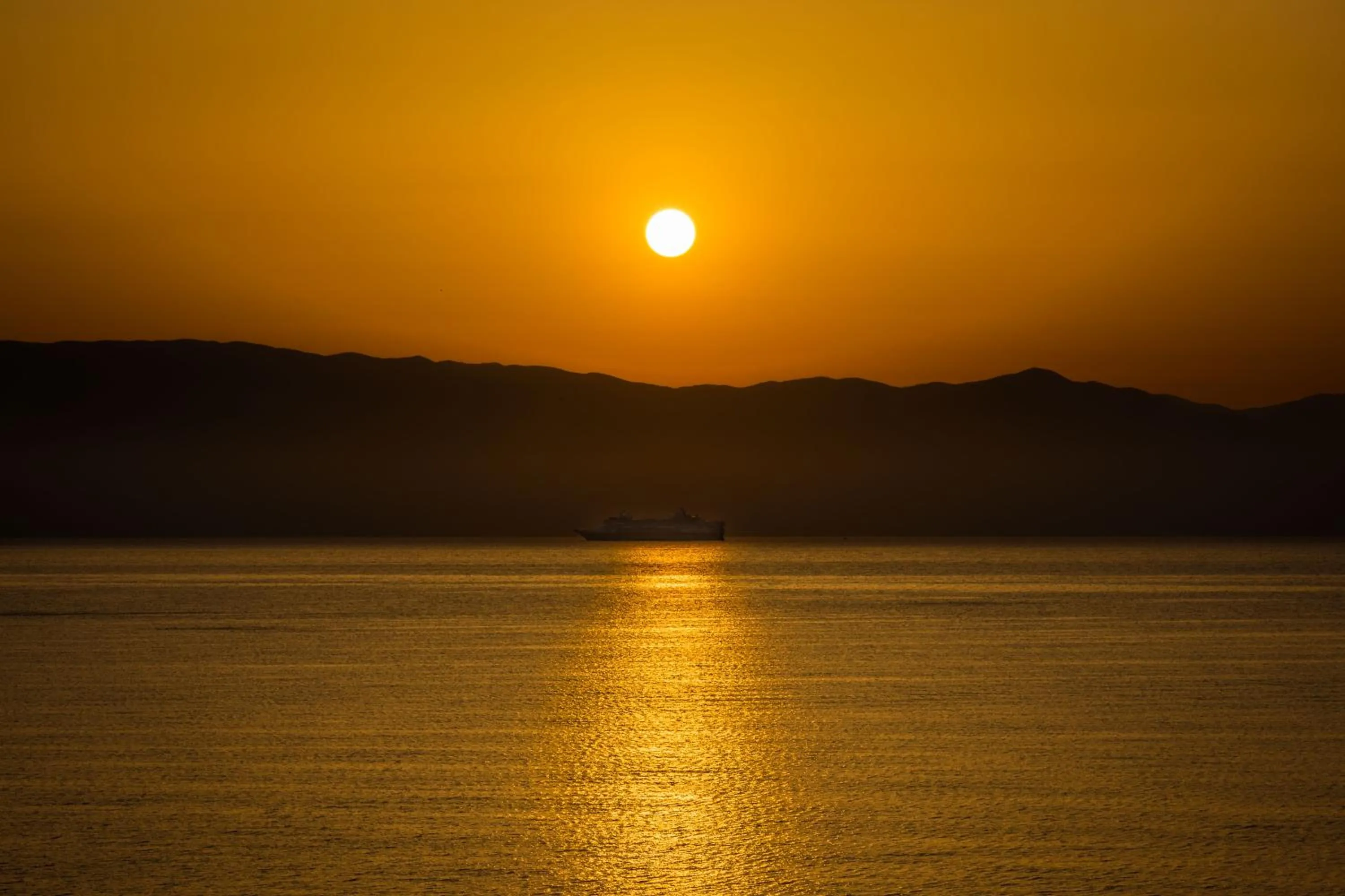 Sunrise in Oasis Hotel