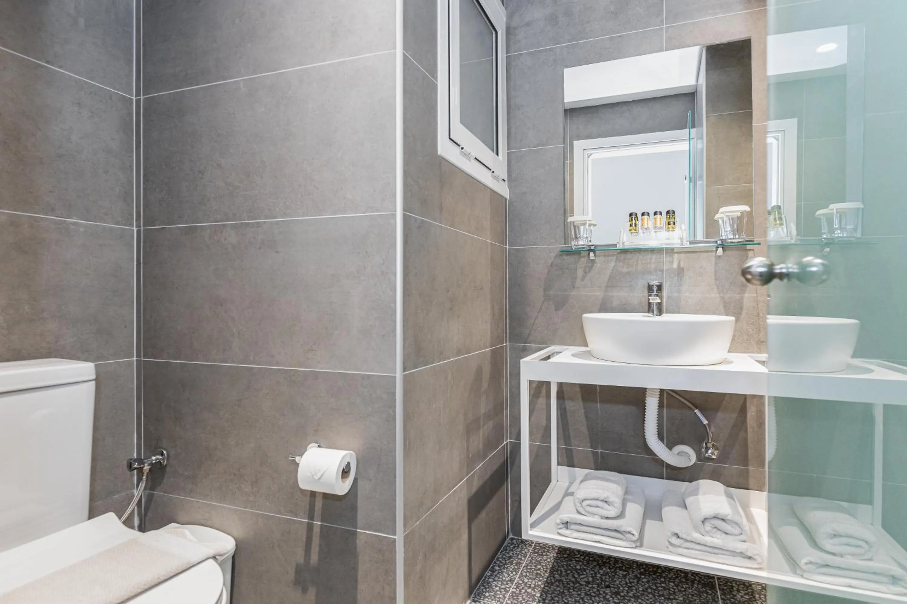 Toilet in Oasis Hotel